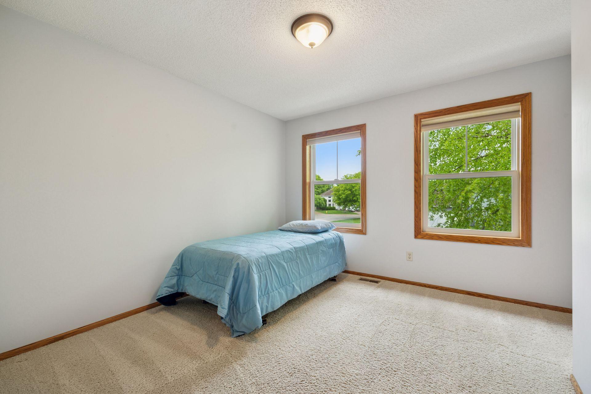 6095 Zinnia Lane N
