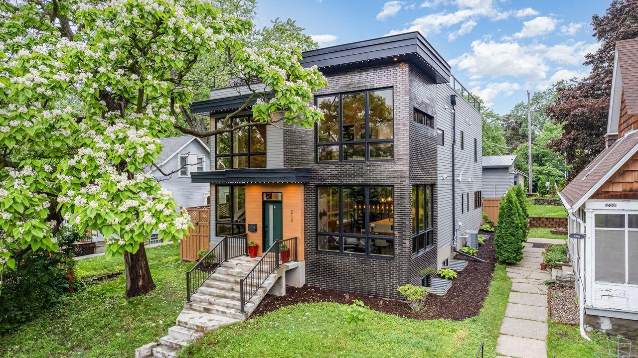 212 Oliver Avenue S