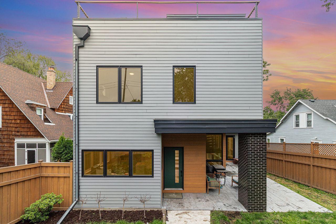 212 Oliver Avenue S