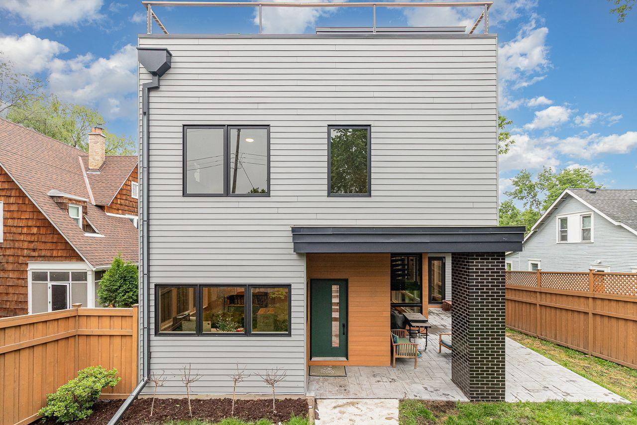 212 Oliver Avenue S