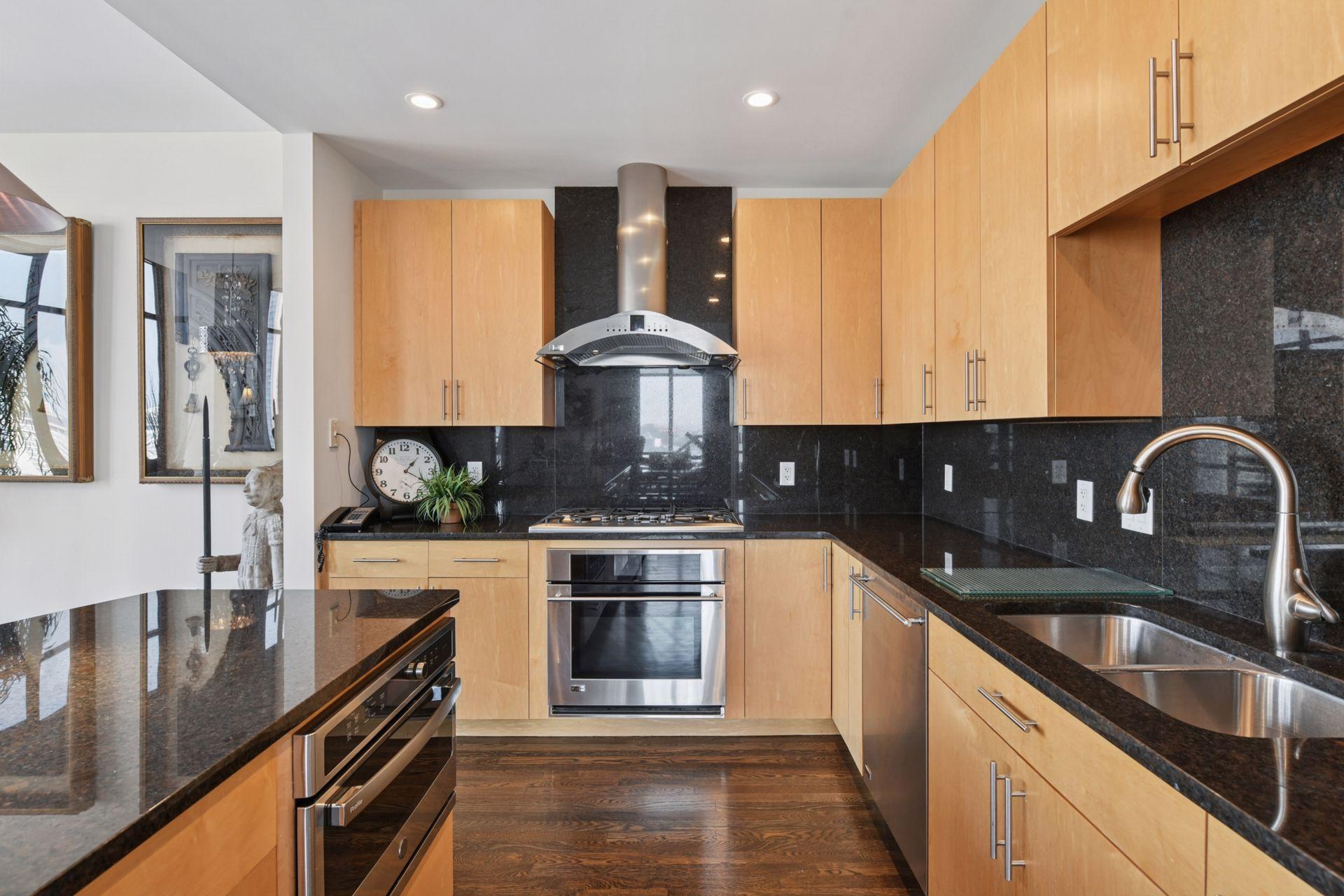 201 S 11th Street Unit: 1400