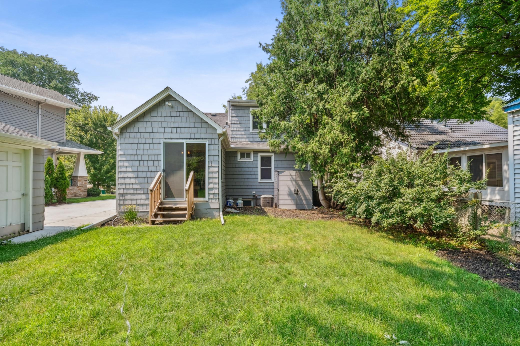 3035 Brunswick Avenue S