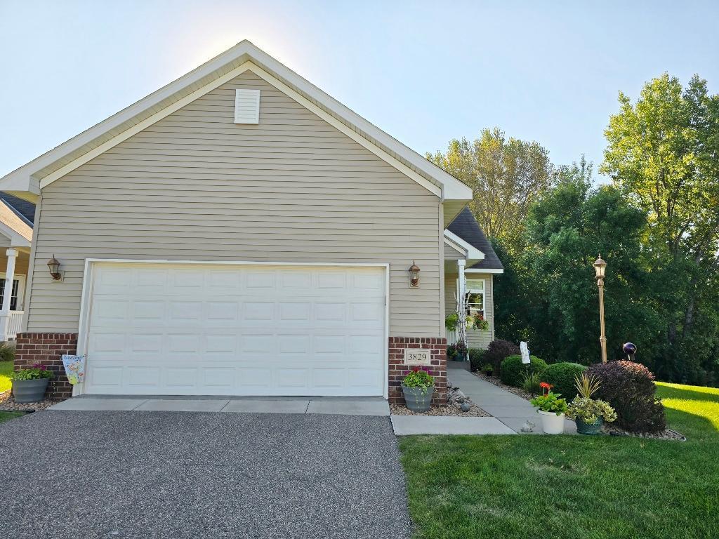 3829 Meadowview Way