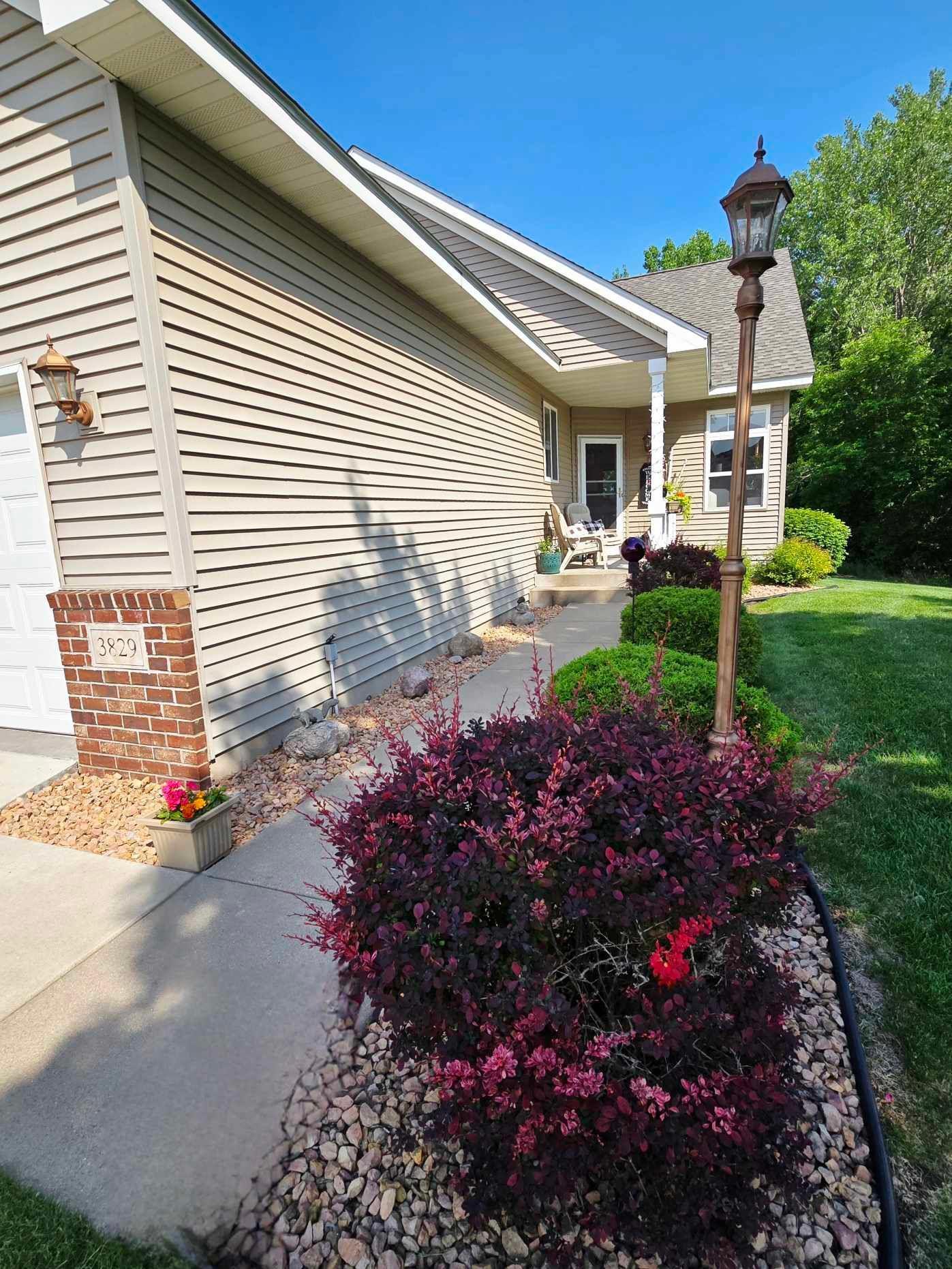 3829 Meadowview Way