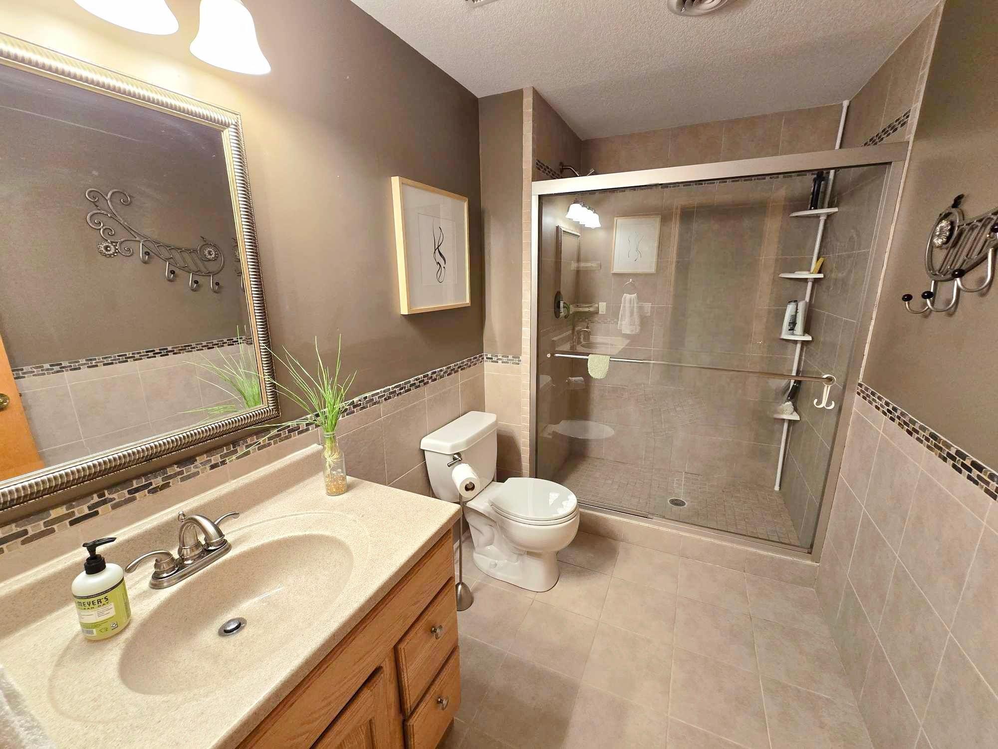 3829 Meadowview Way