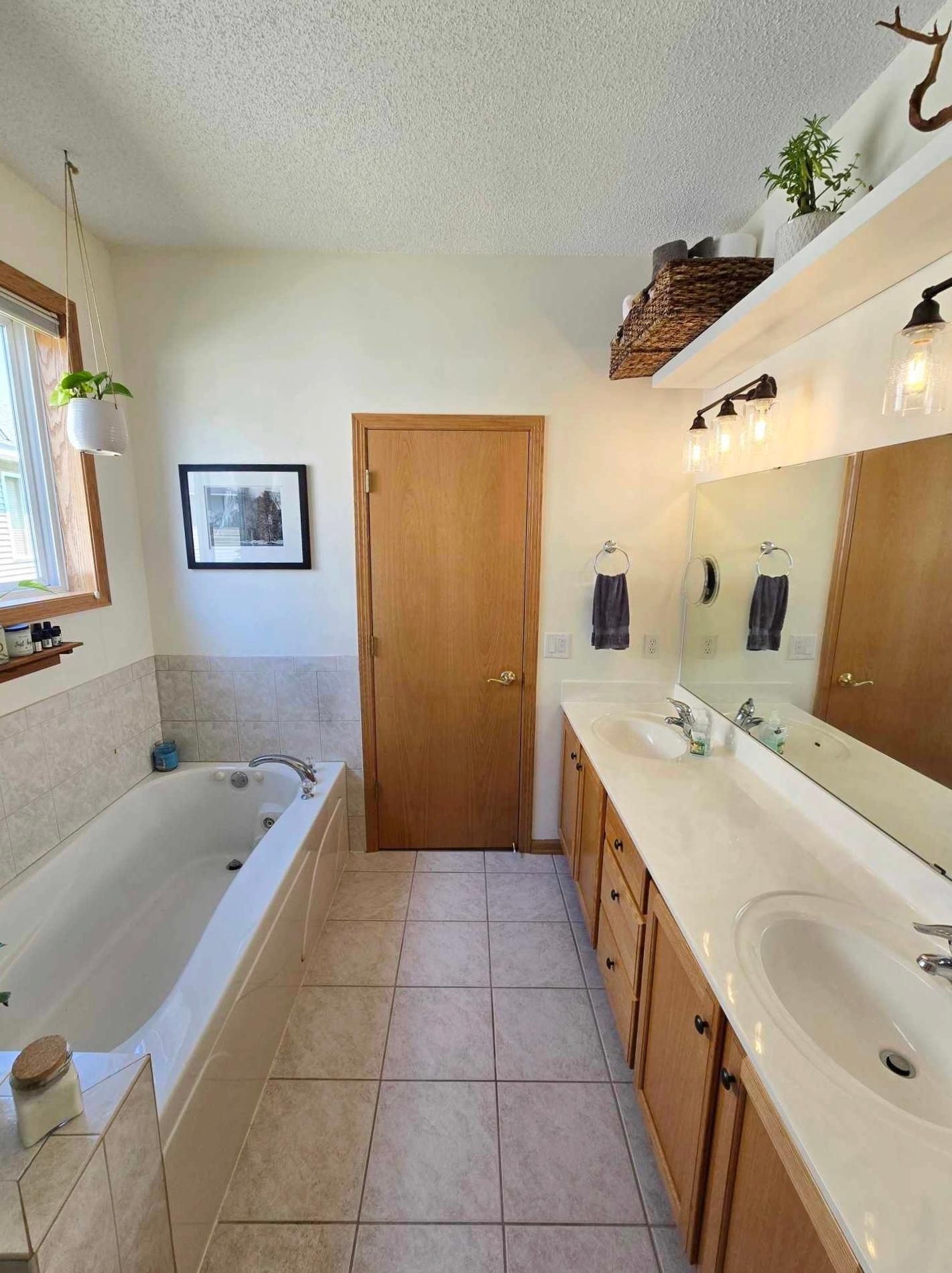 3829 Meadowview Way