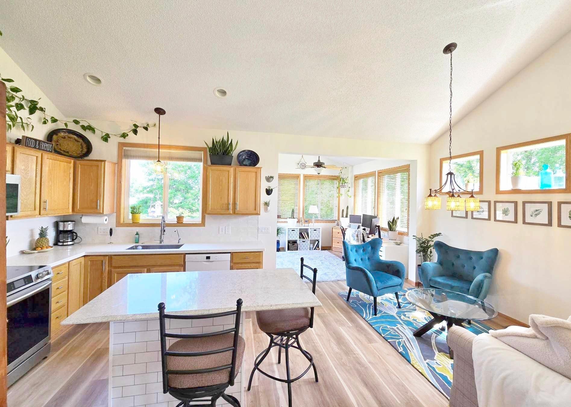 3829 Meadowview Way
