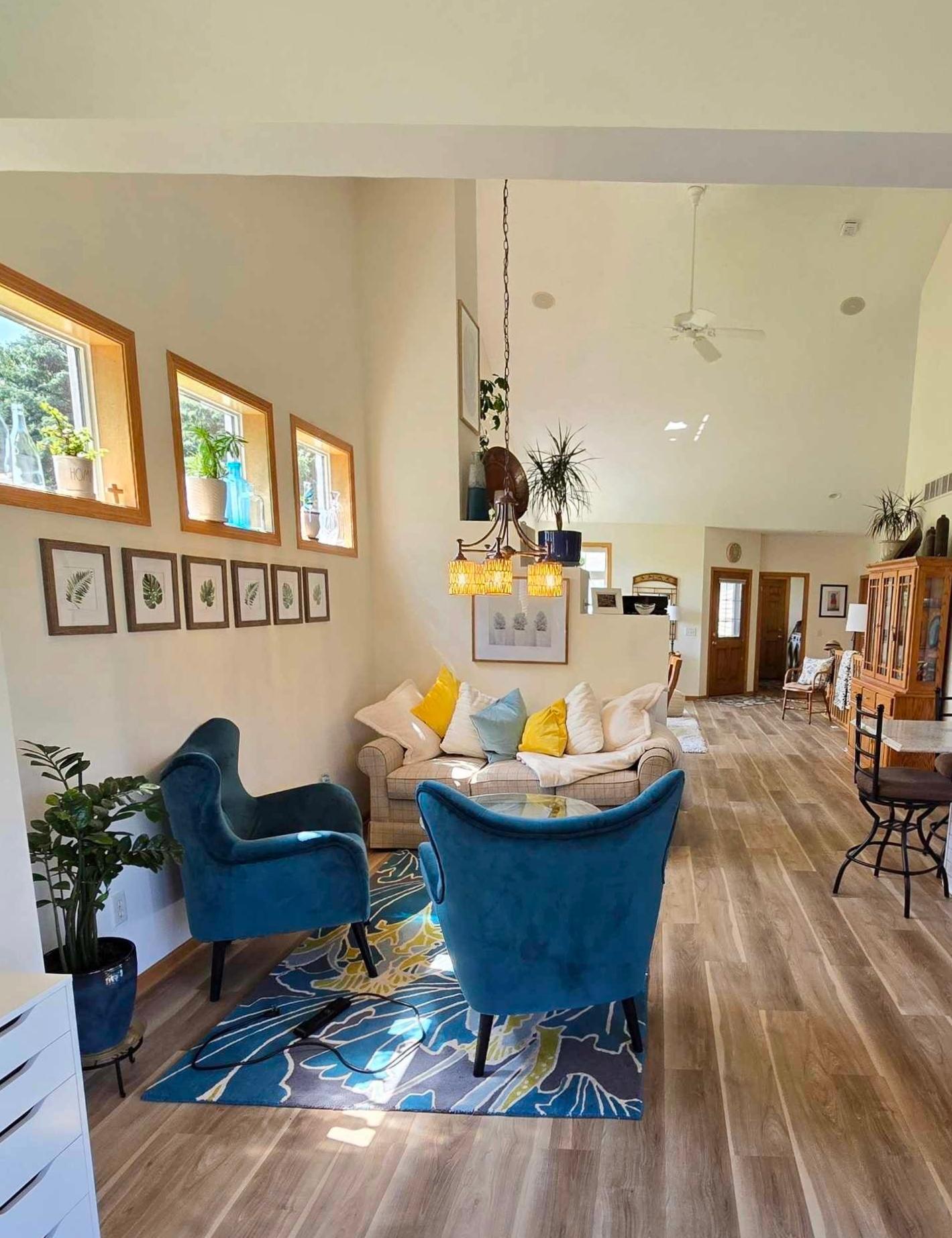 3829 Meadowview Way