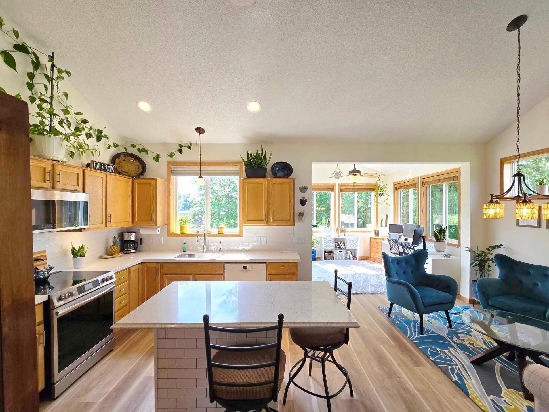 3829 Meadowview Way