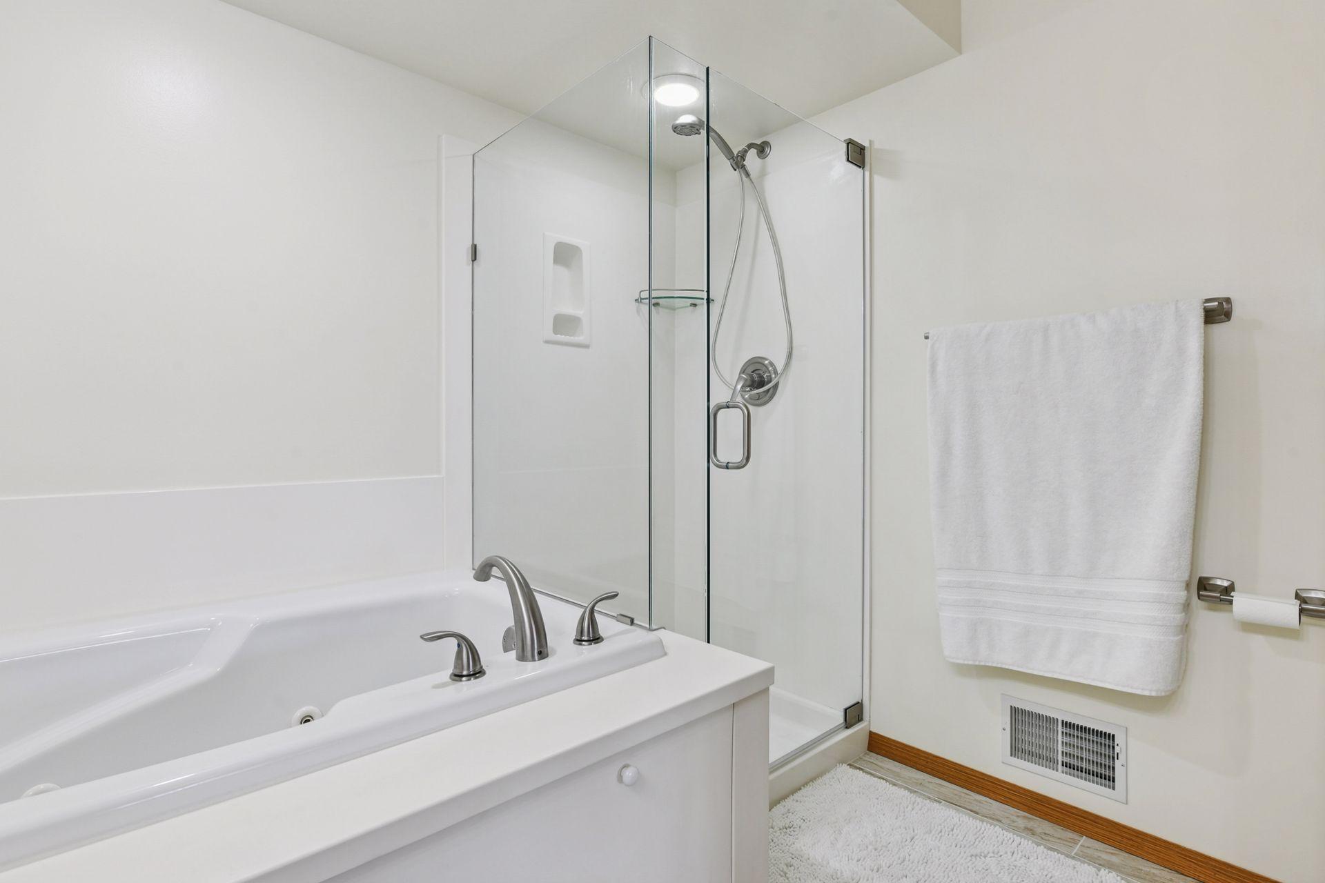 3615 Lawndale Lane N Unit: 32