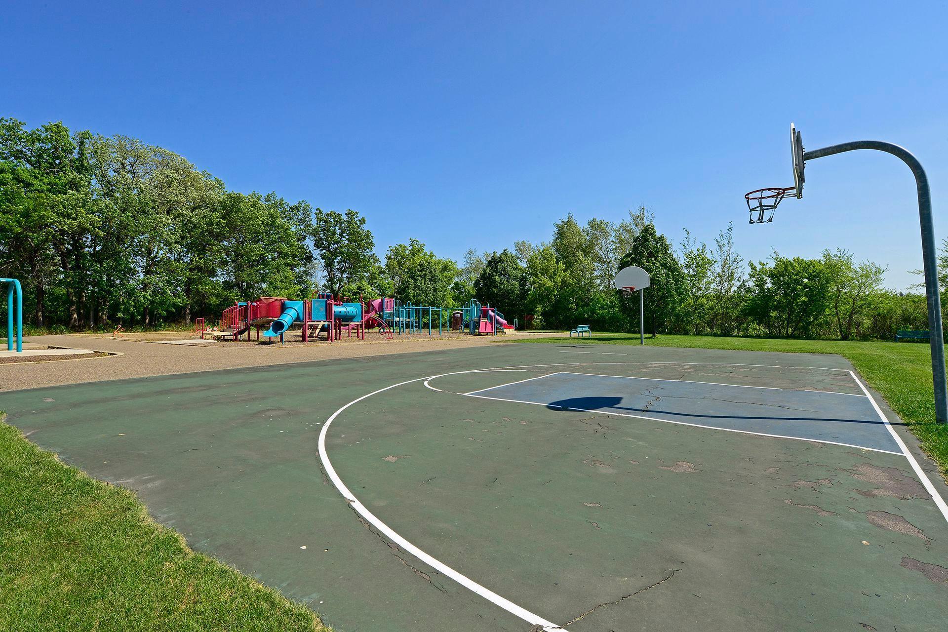 3615 Lawndale Lane N Unit: 32