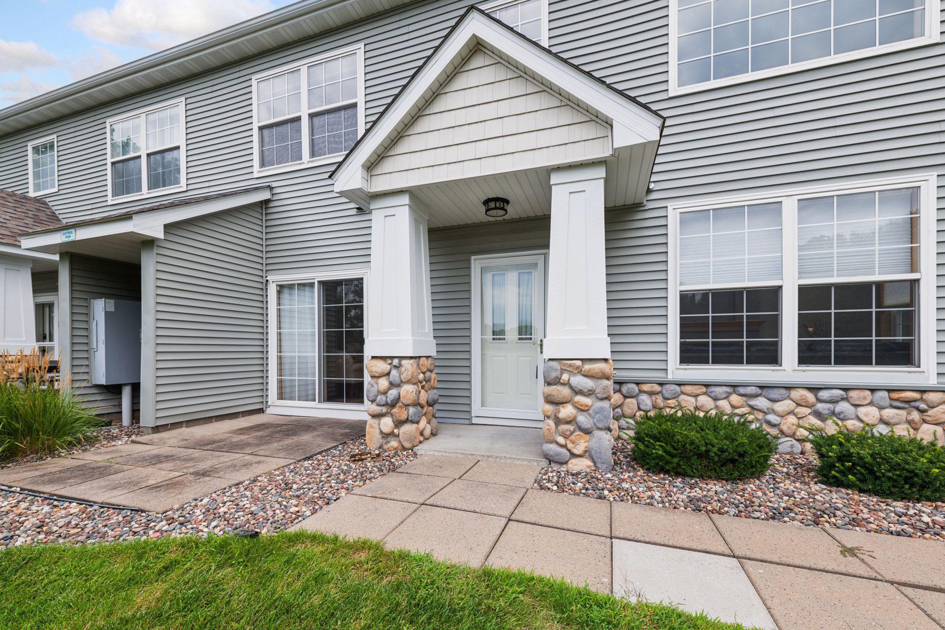 3615 Lawndale Lane N Unit: 32