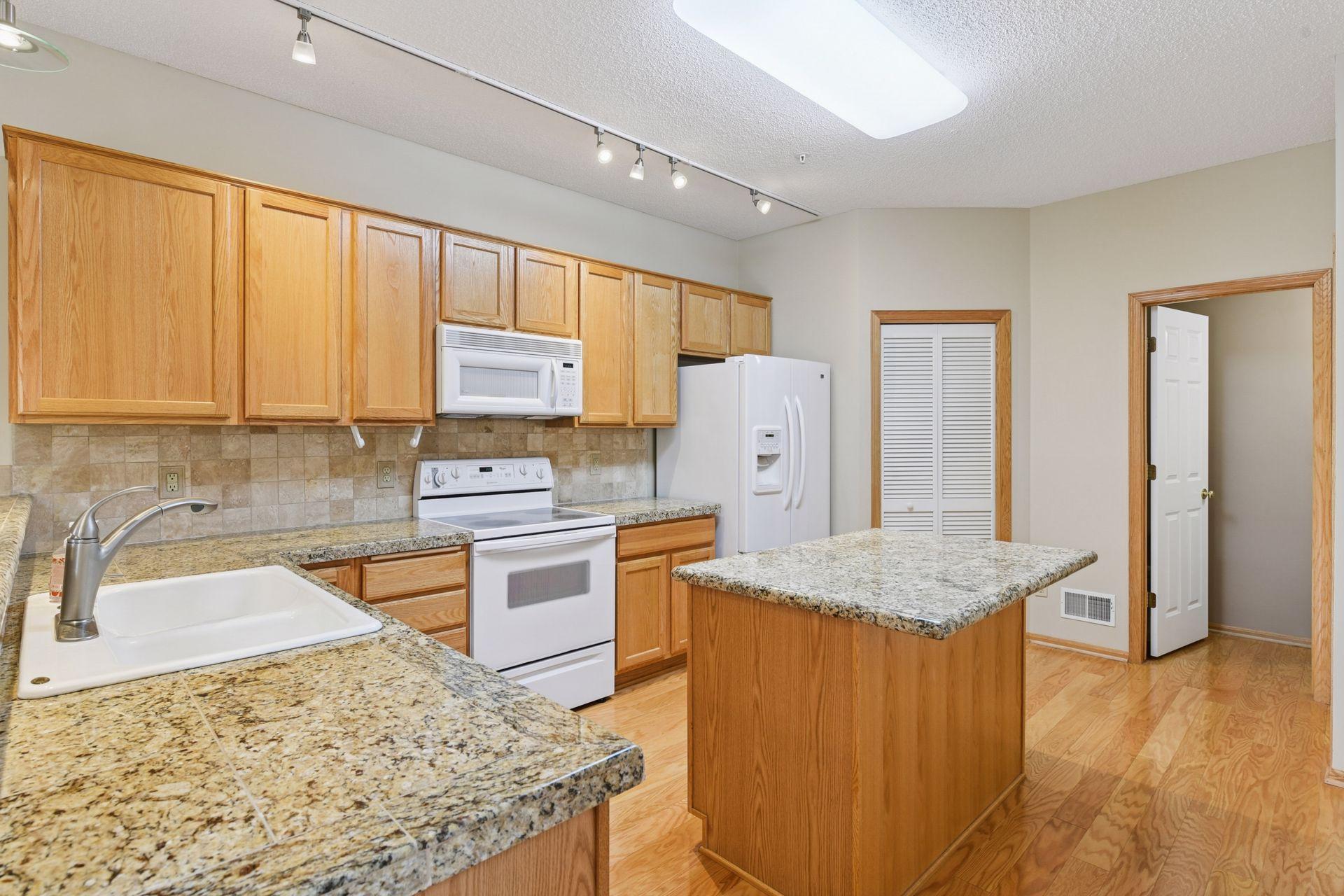 3615 Lawndale Lane N Unit: 32