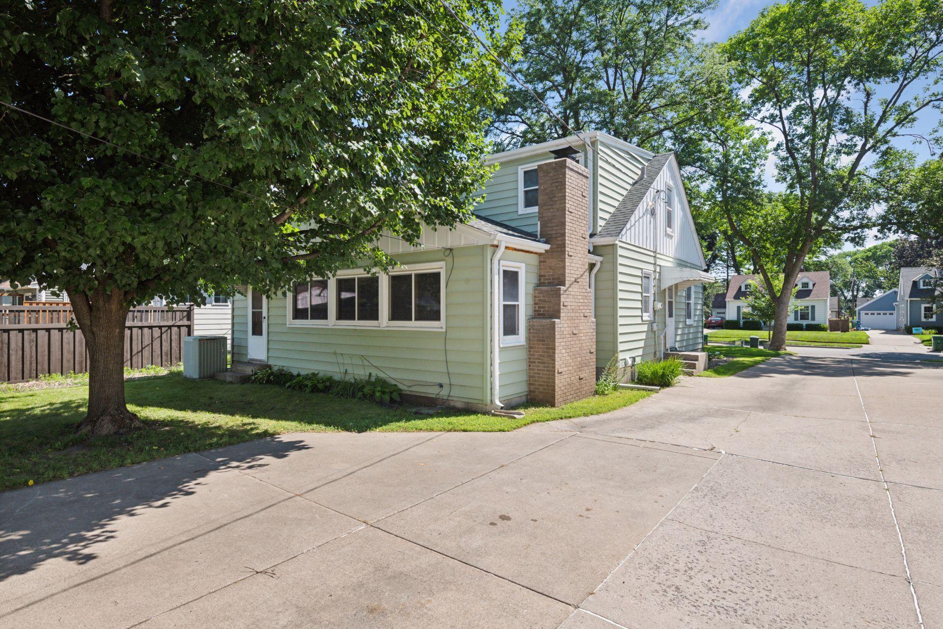 3916 Yosemite Avenue S