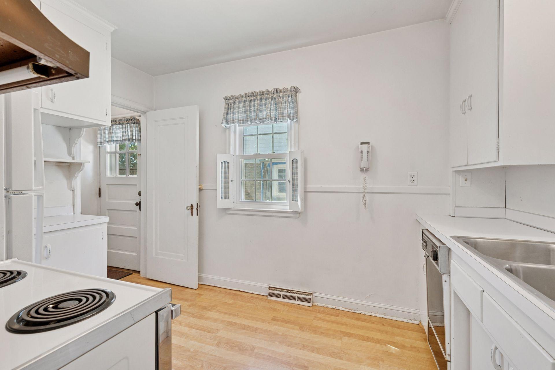 3916 Yosemite Avenue S