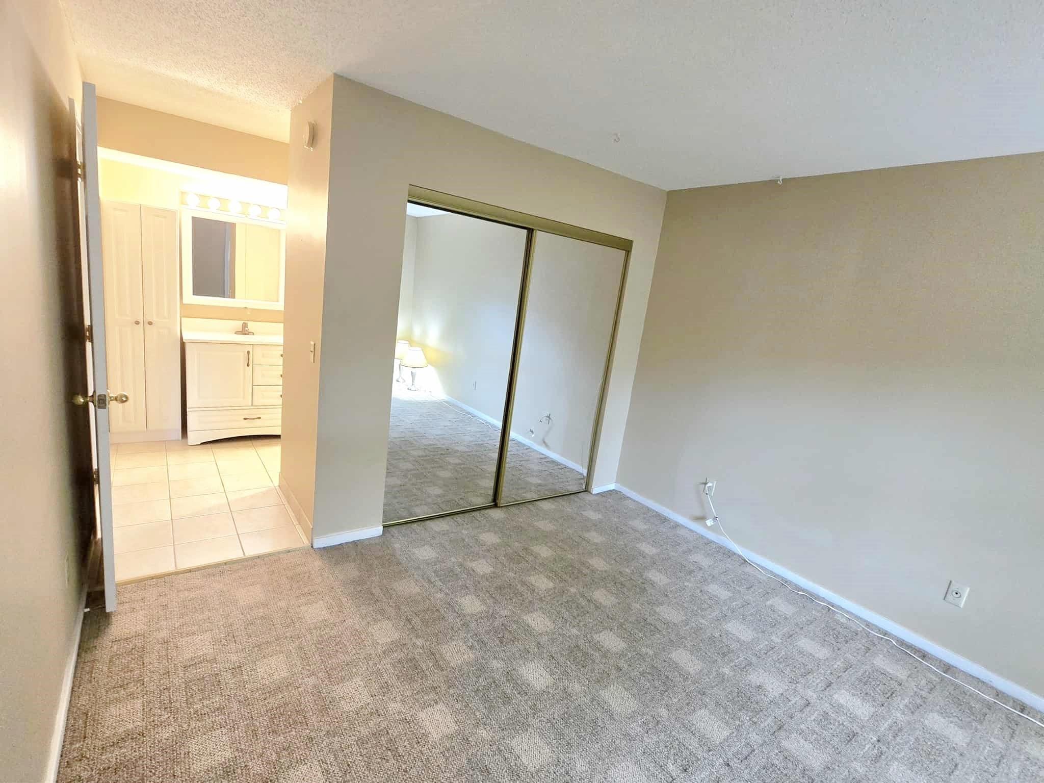 704 Old Settlers Trail Unit: 5