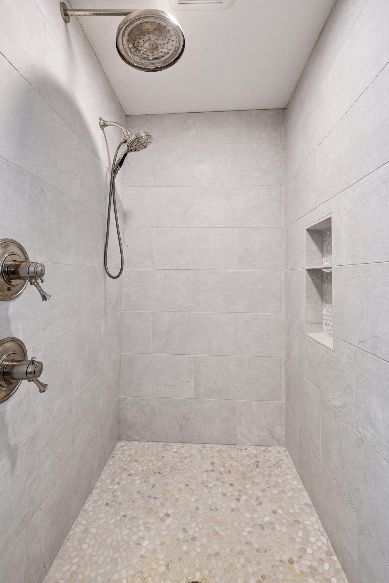 5112 S Lakeshore Drive