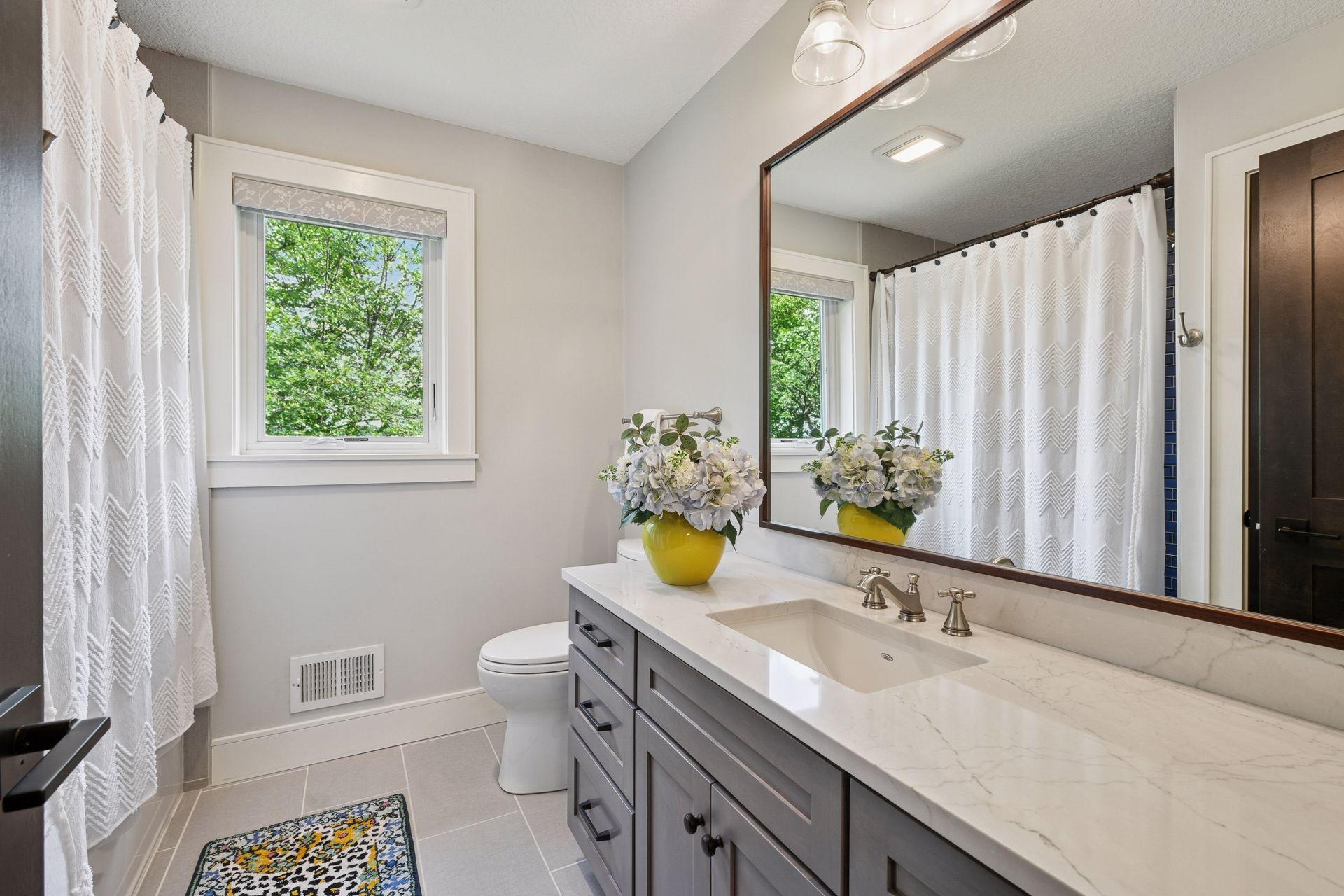 5112 S Lakeshore Drive