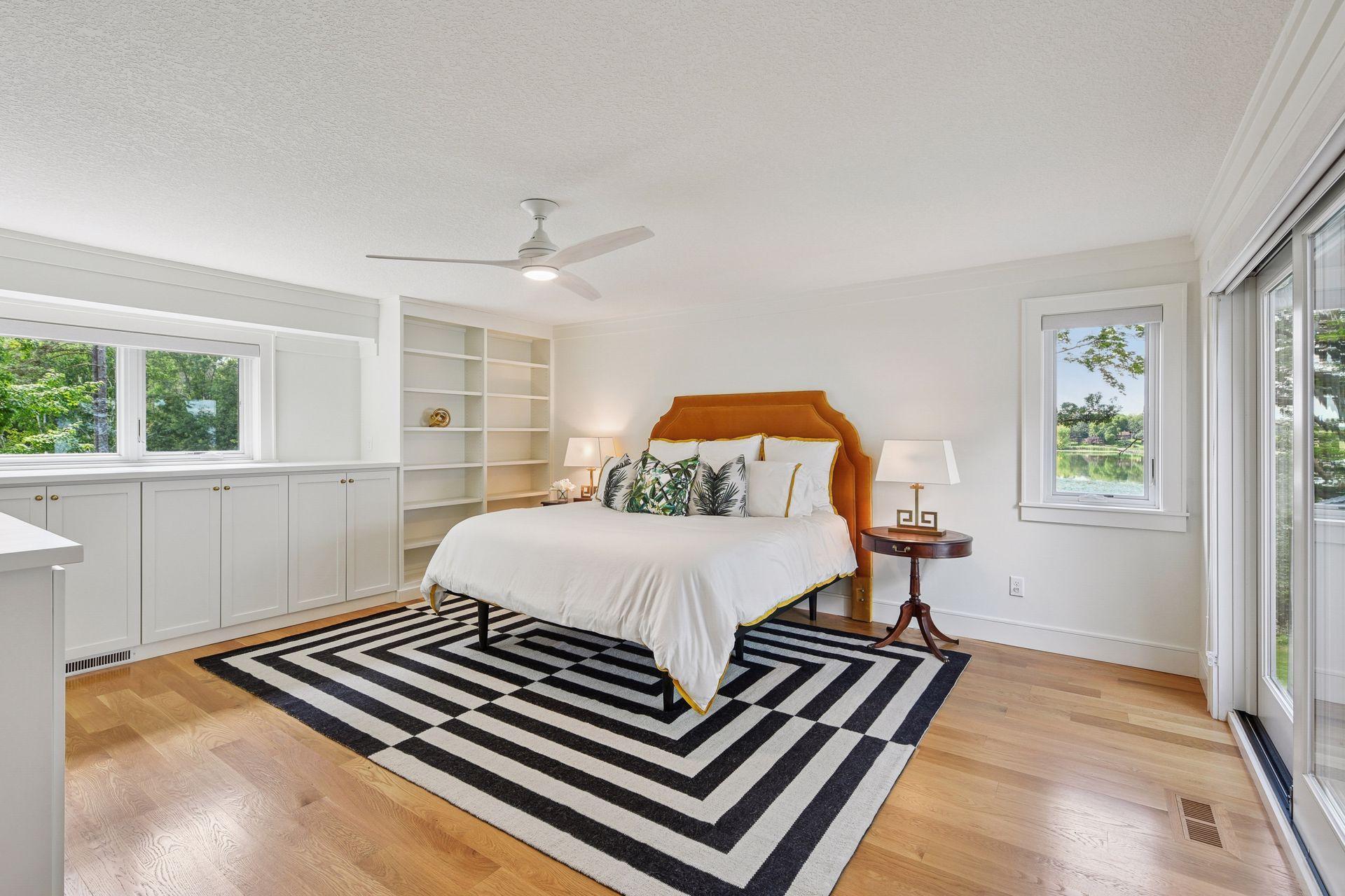 5112 S Lakeshore Drive