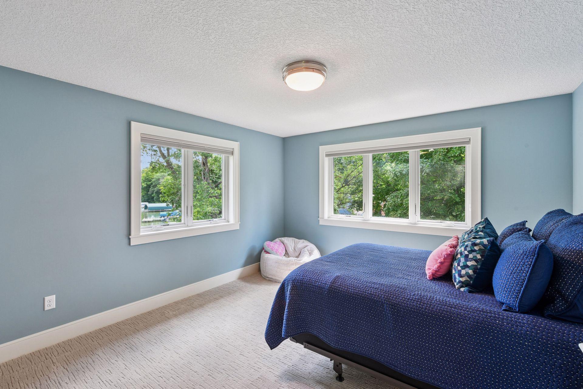 5112 S Lakeshore Drive