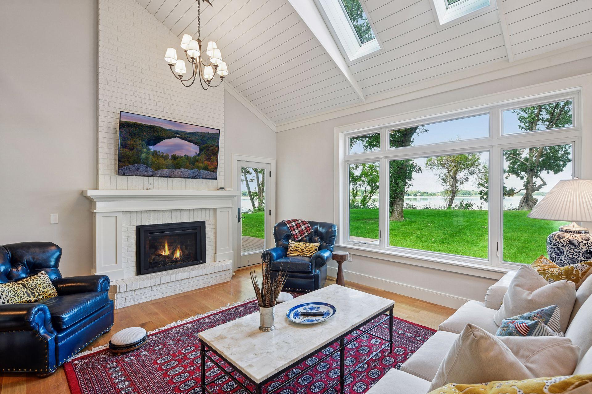 5112 S Lakeshore Drive