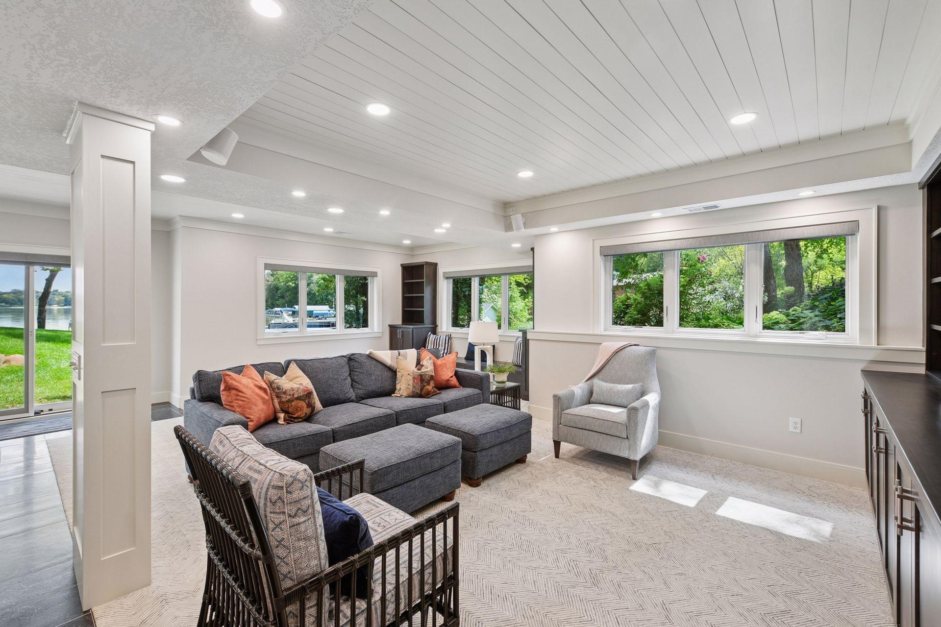 5112 S Lakeshore Drive