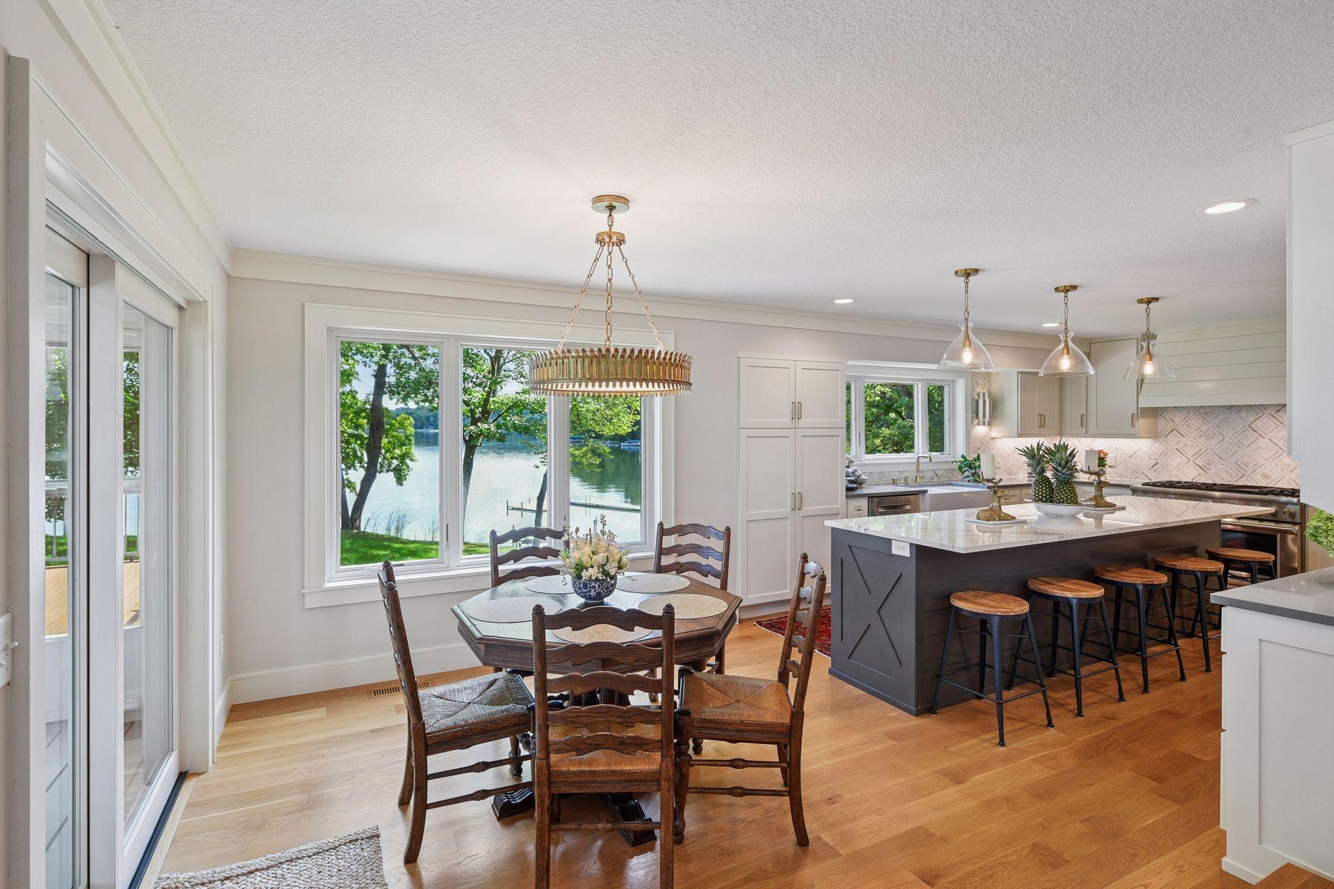 5112 S Lakeshore Drive