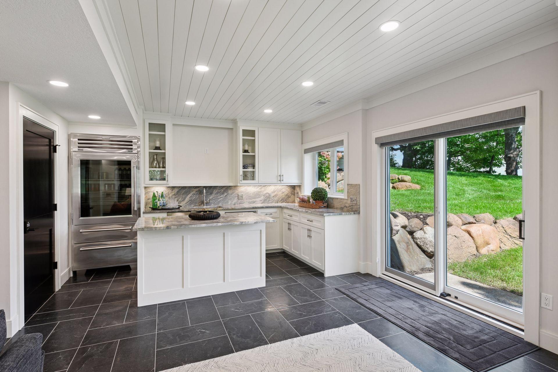 5112 S Lakeshore Drive