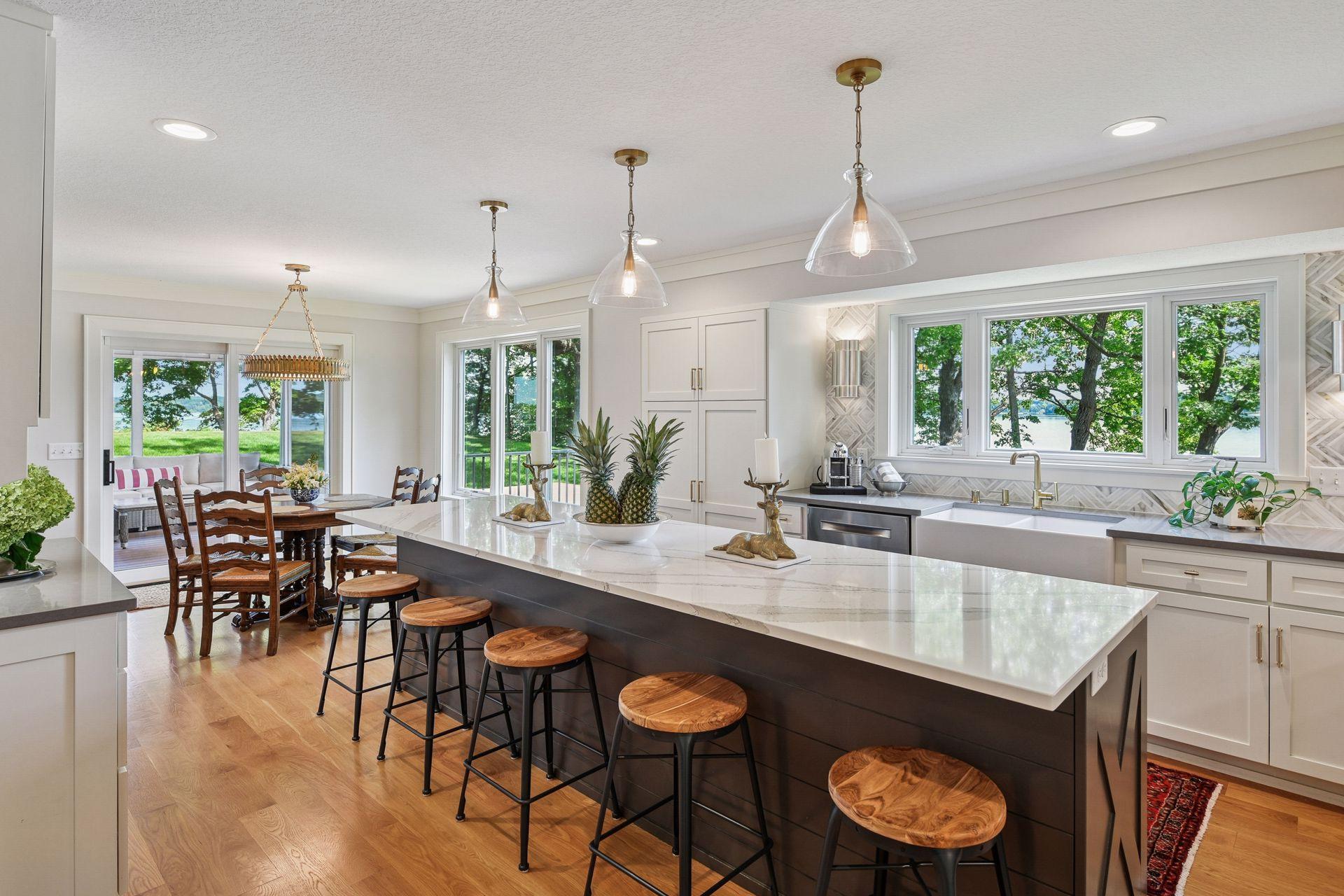 5112 S Lakeshore Drive