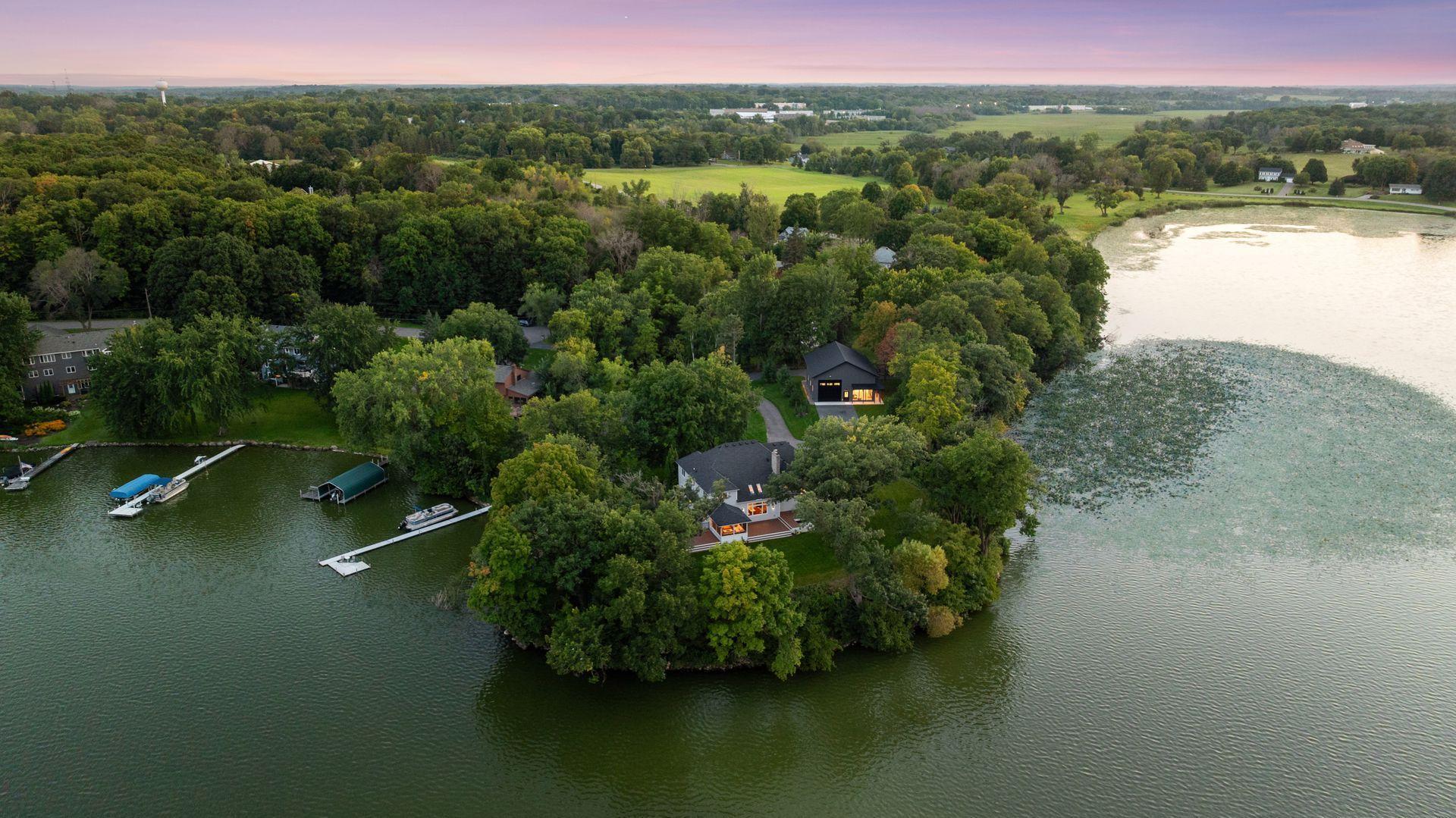 5112 S Lakeshore Drive