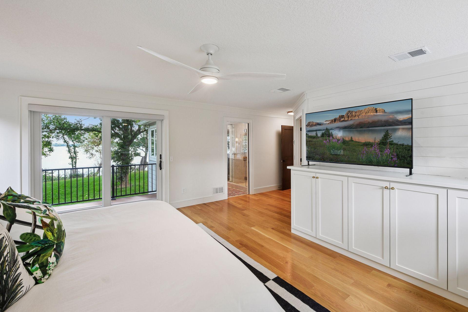 5112 S Lakeshore Drive