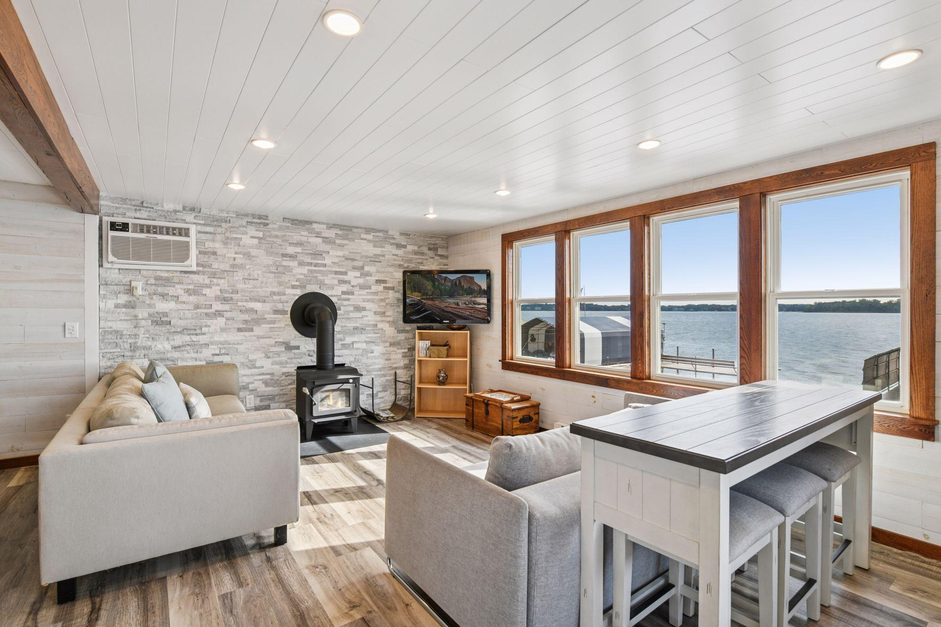 2915 Casco Point Road