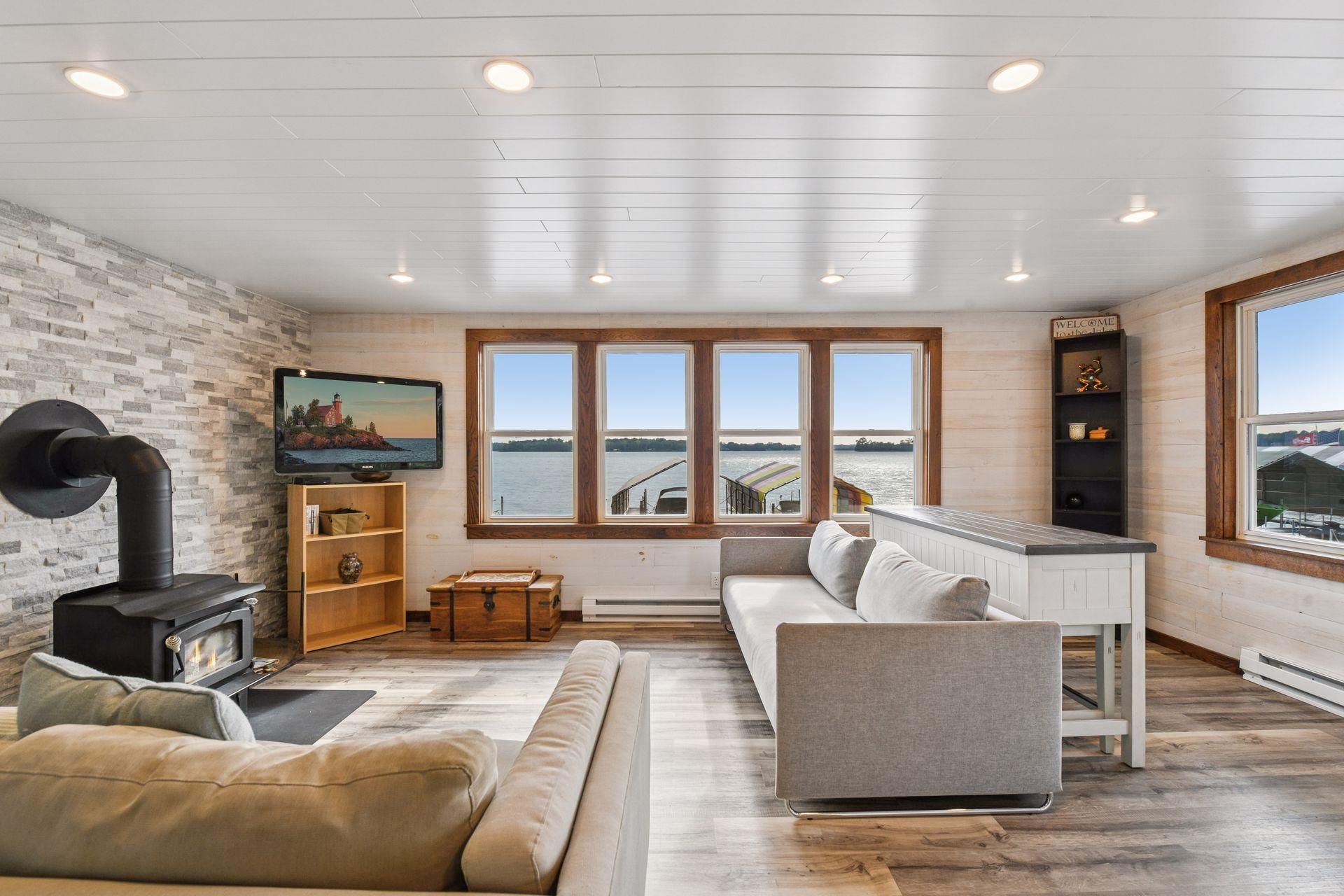 2915 Casco Point Road