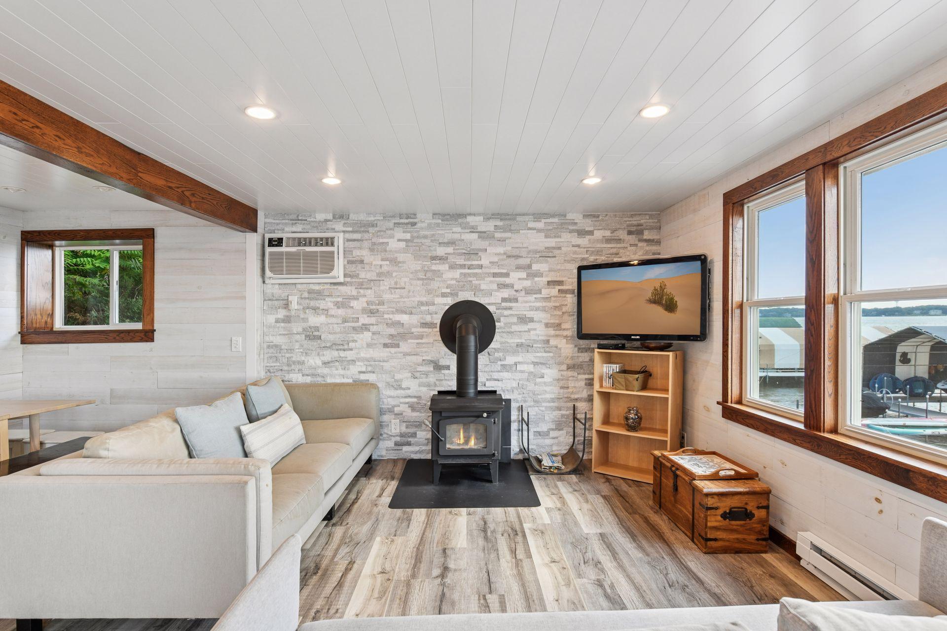 2915 Casco Point Road