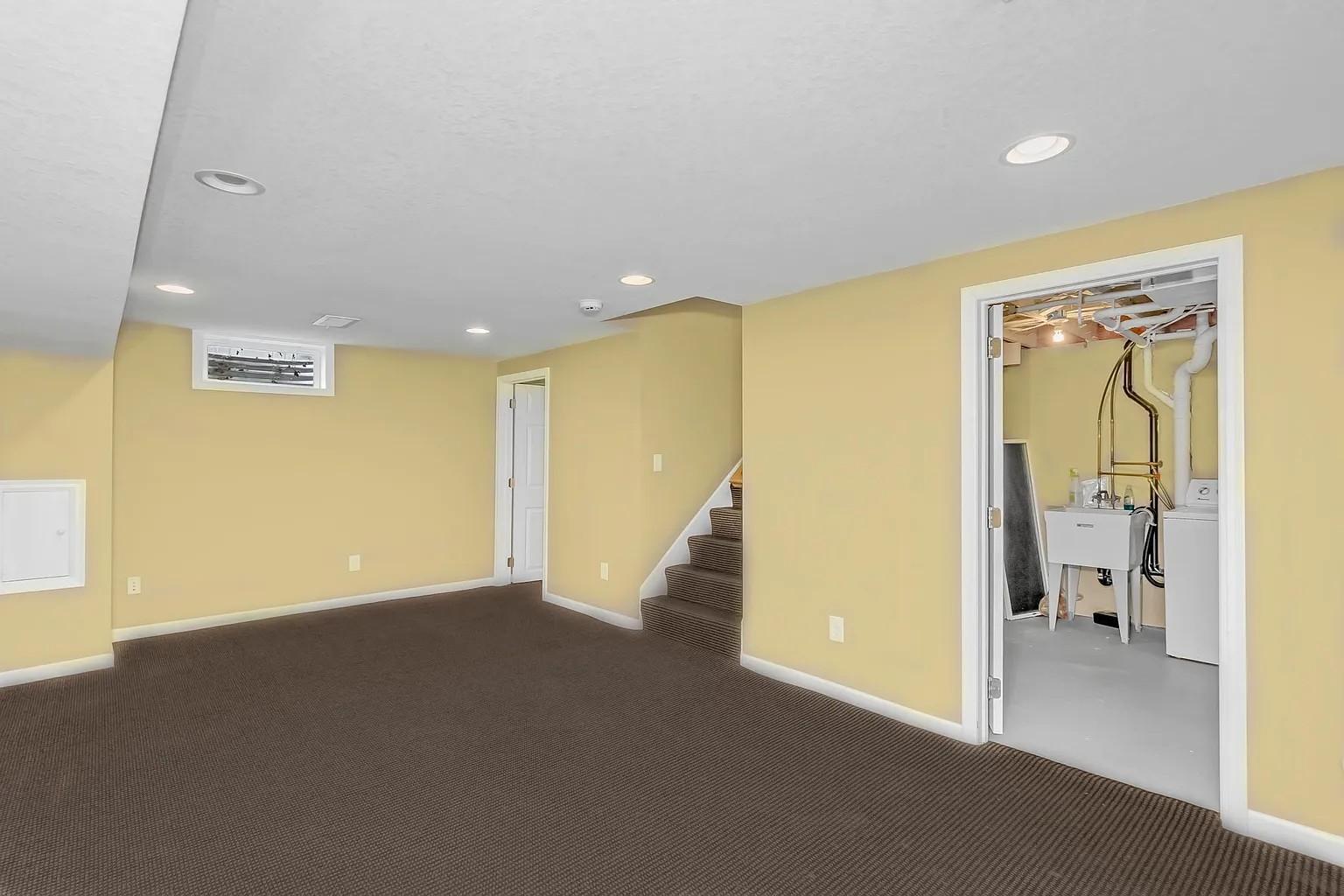 709 Wayzata Boulevard E