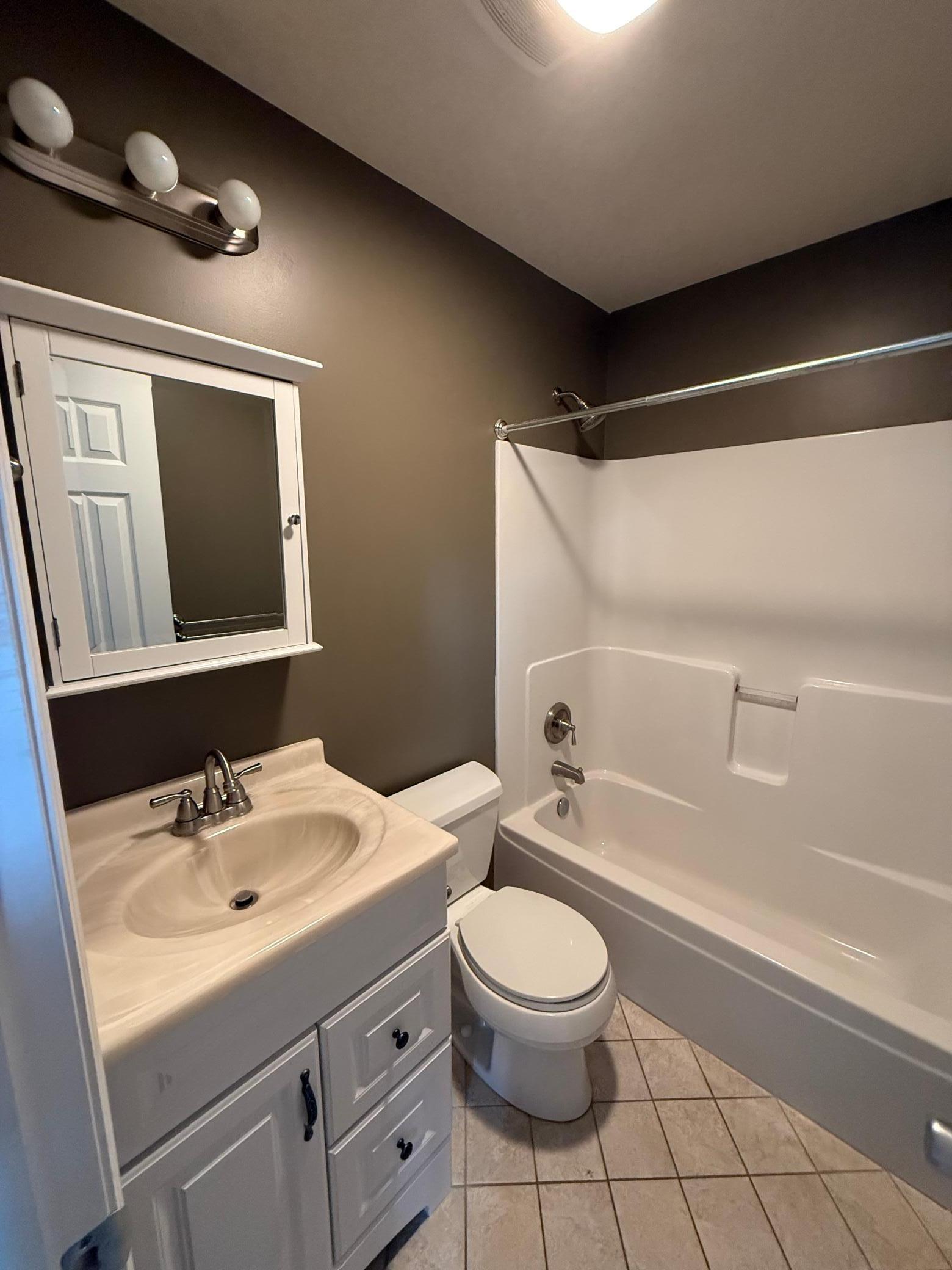 709 Wayzata Boulevard E