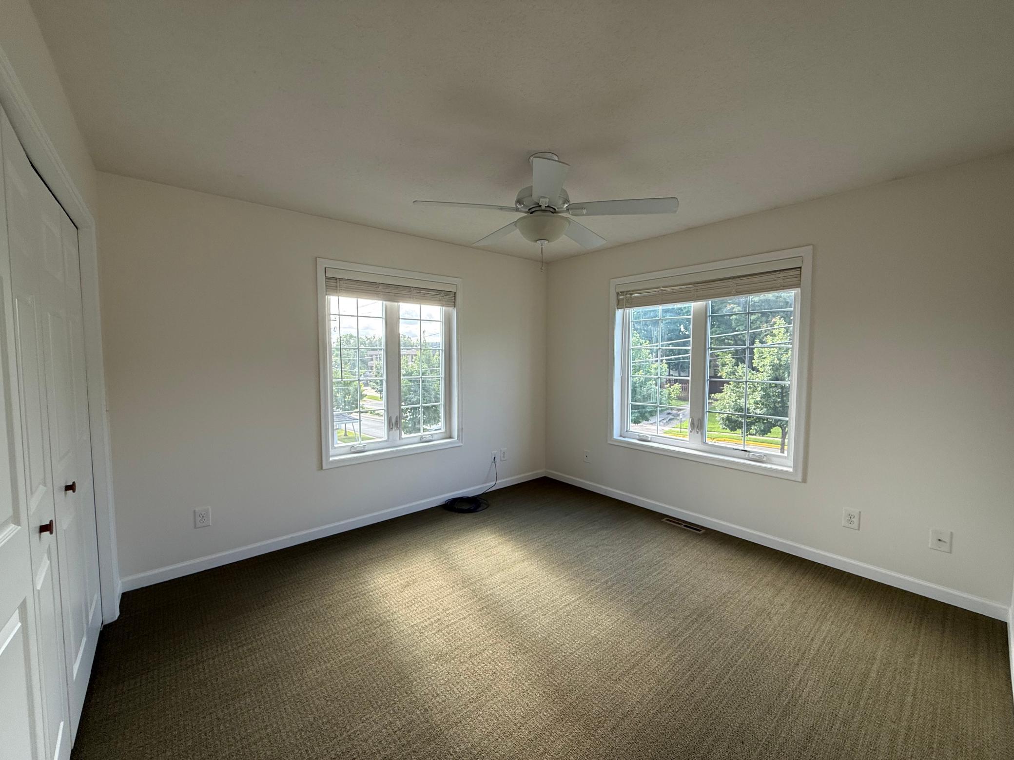 709 Wayzata Boulevard E