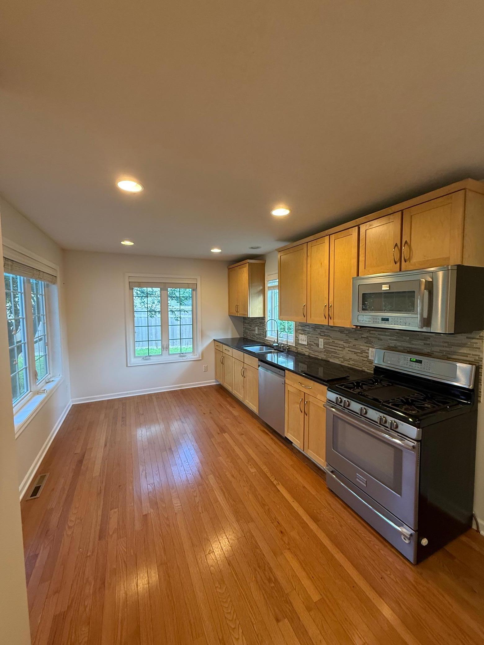 709 Wayzata Boulevard E