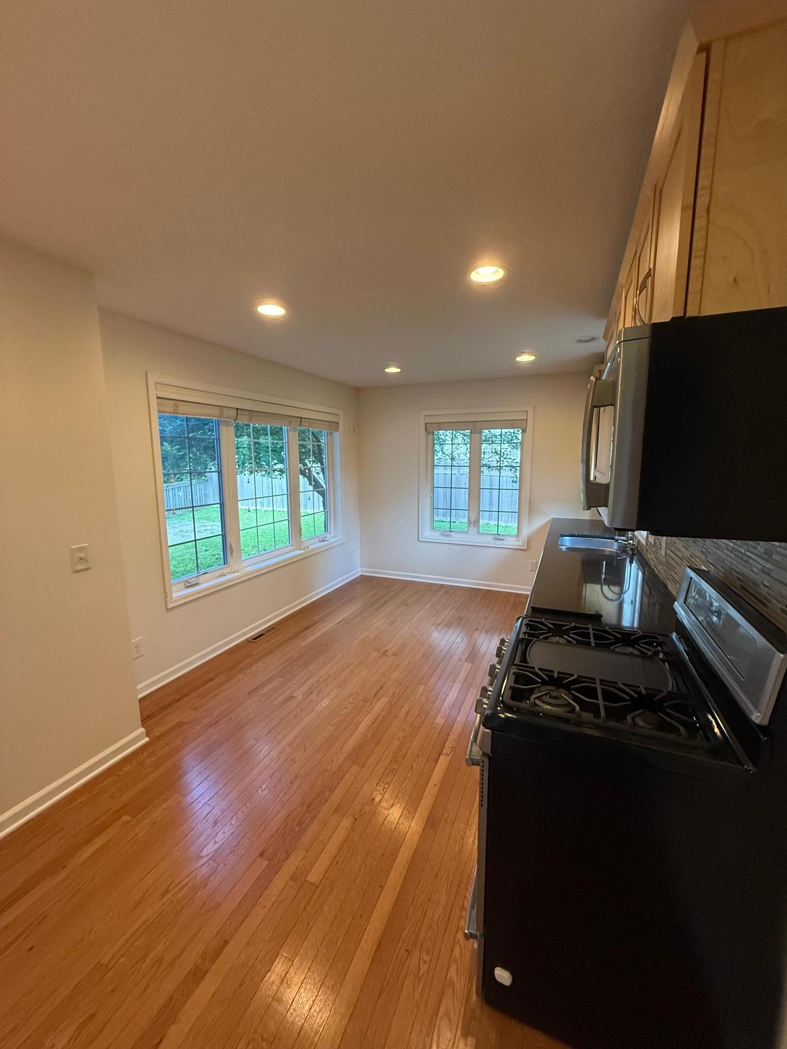 709 Wayzata Boulevard E