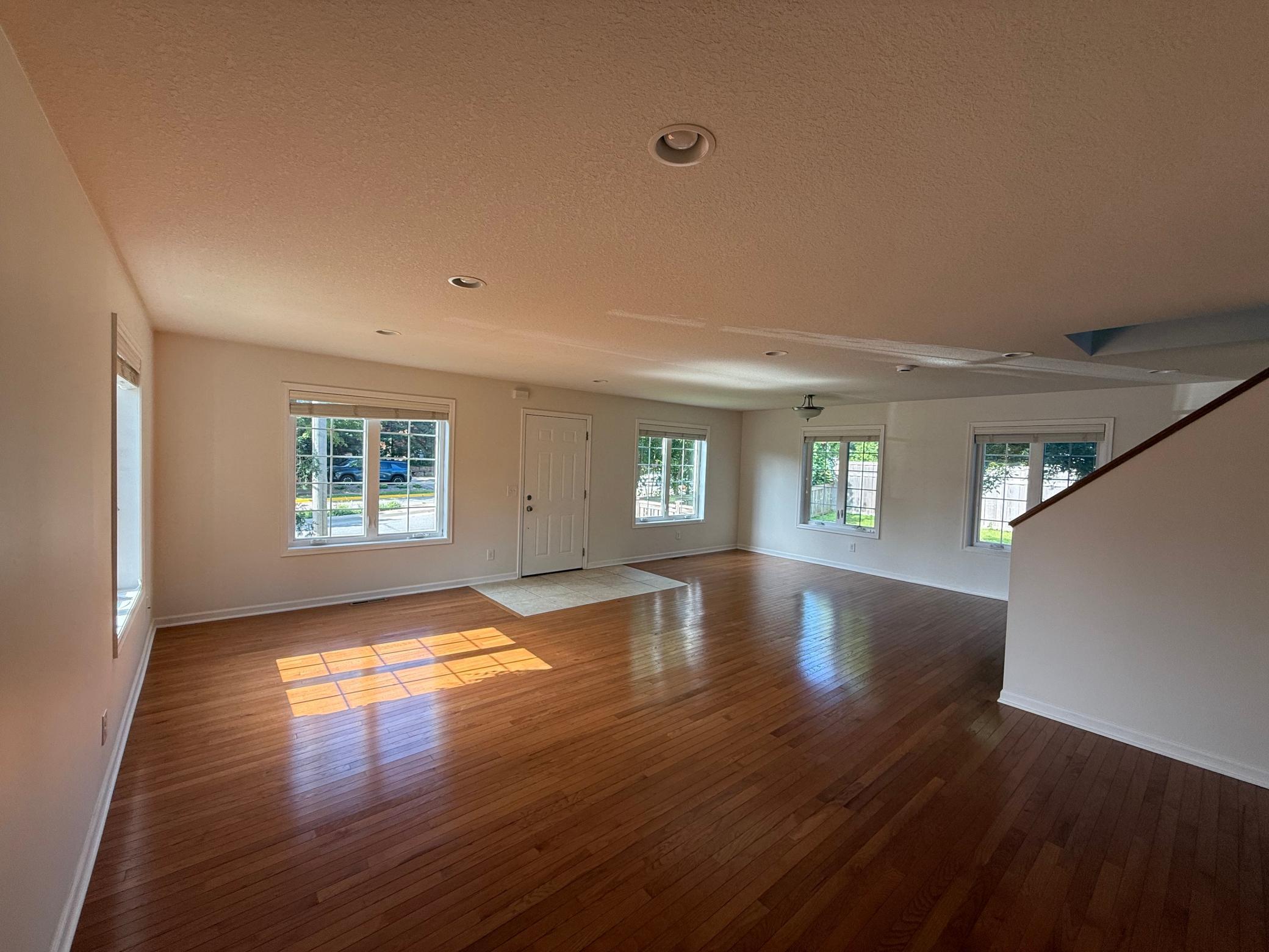 709 Wayzata Boulevard E