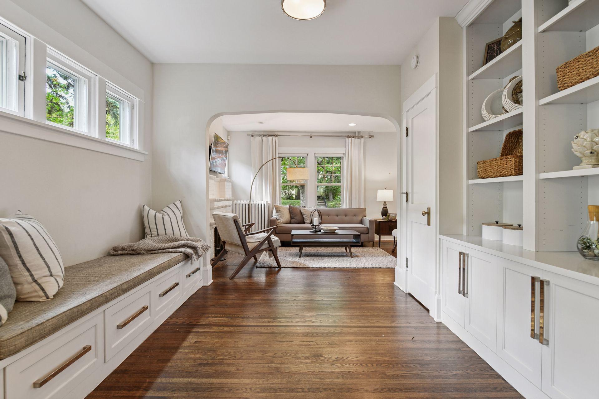 2855 Irving Avenue S