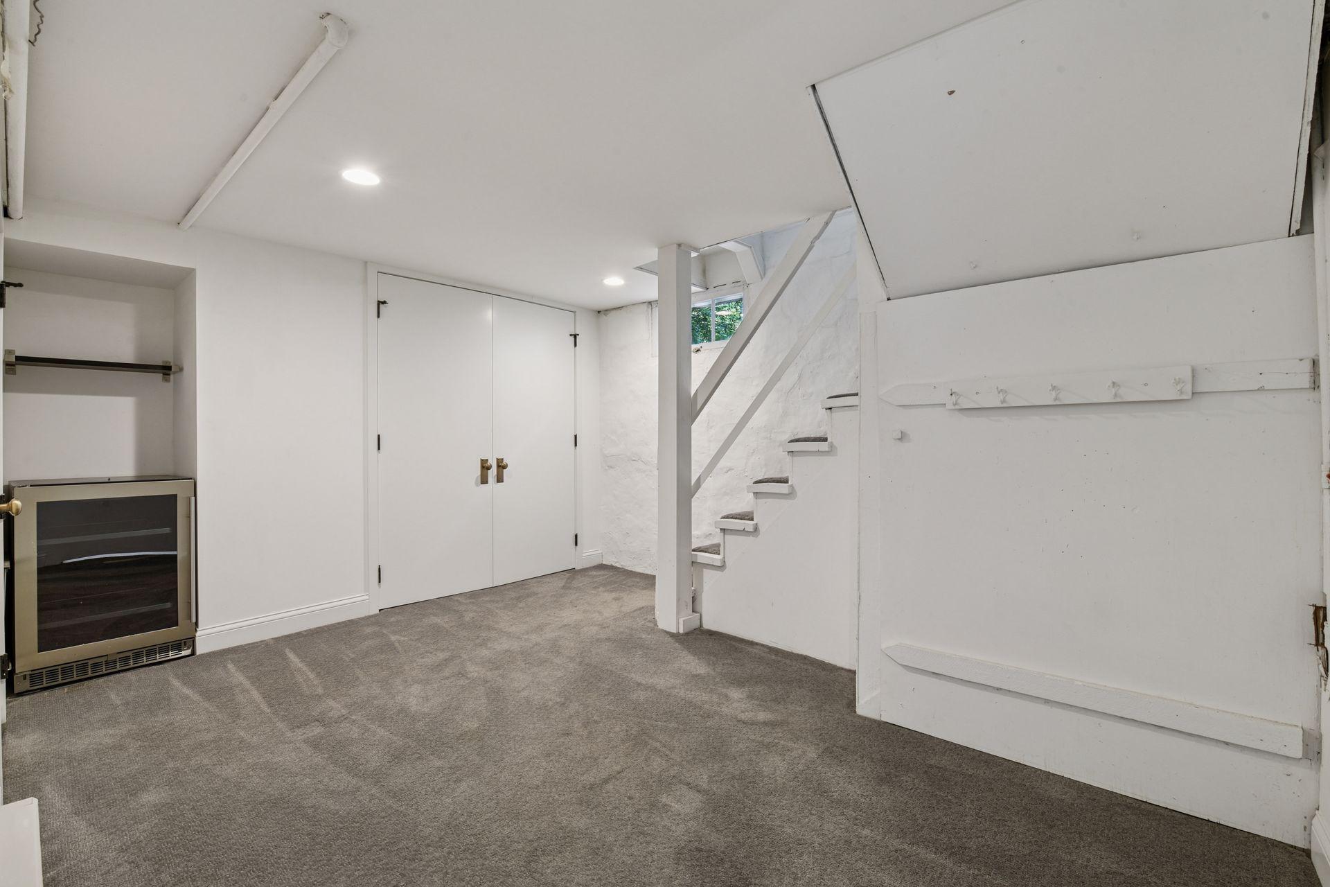 2855 Irving Avenue S