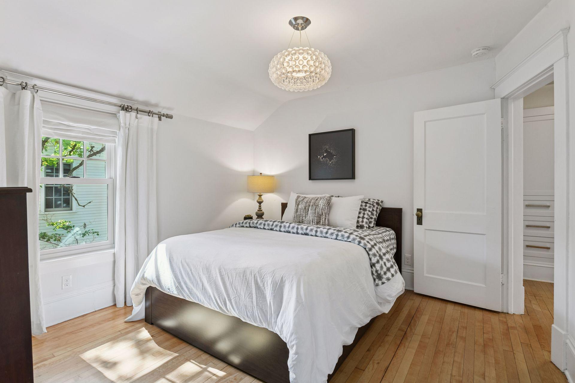 2855 Irving Avenue S