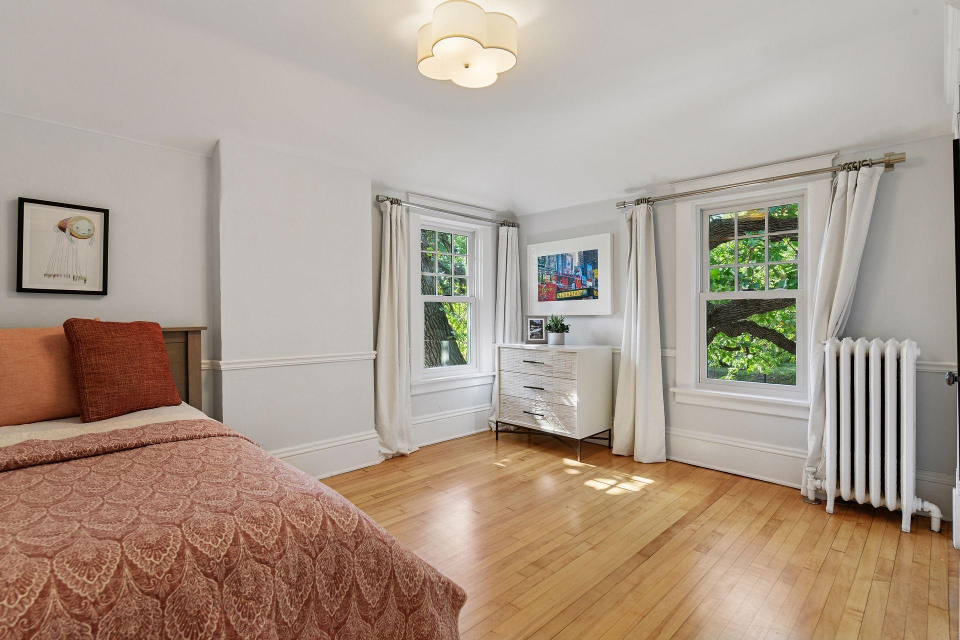 2855 Irving Avenue S