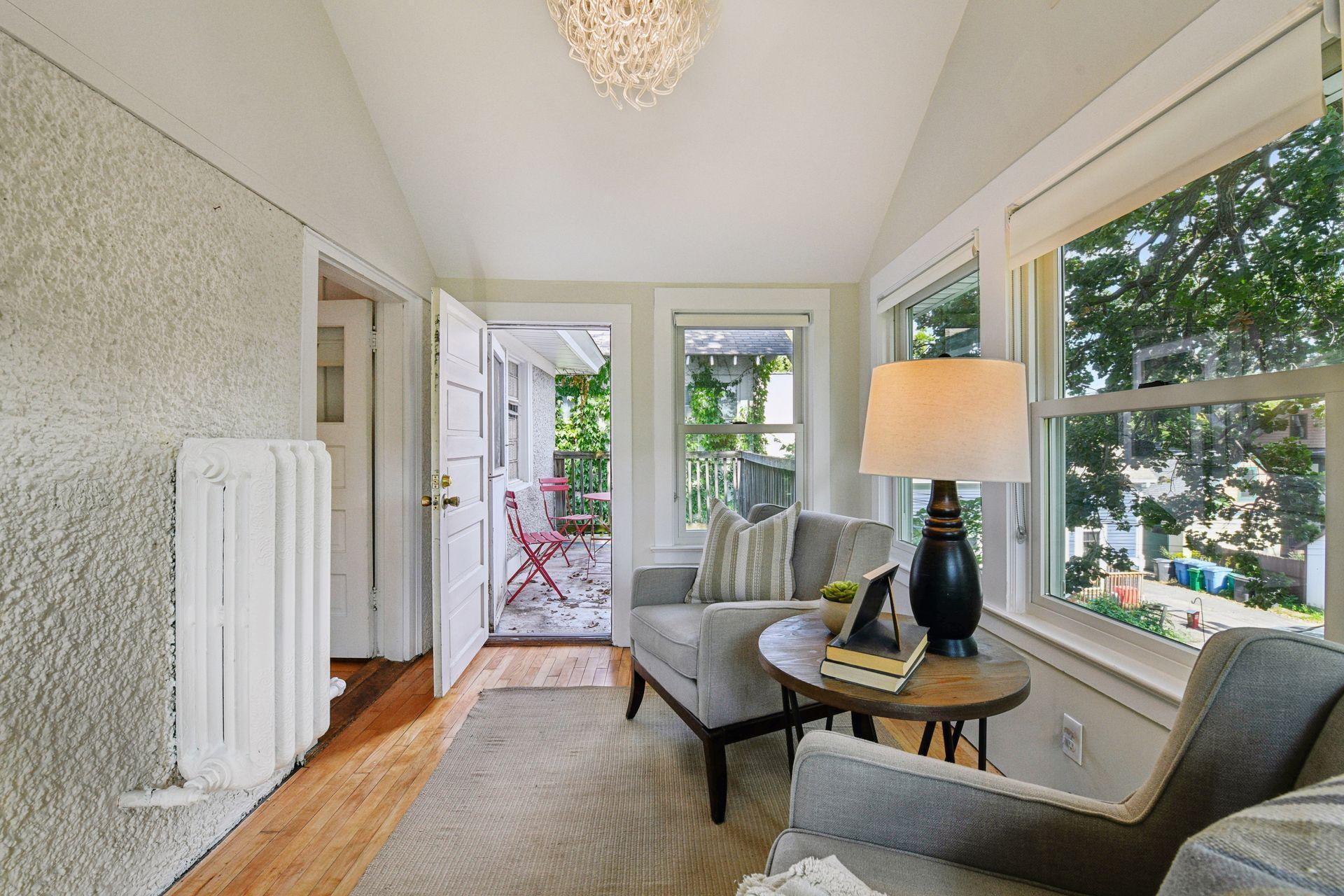 2855 Irving Avenue S