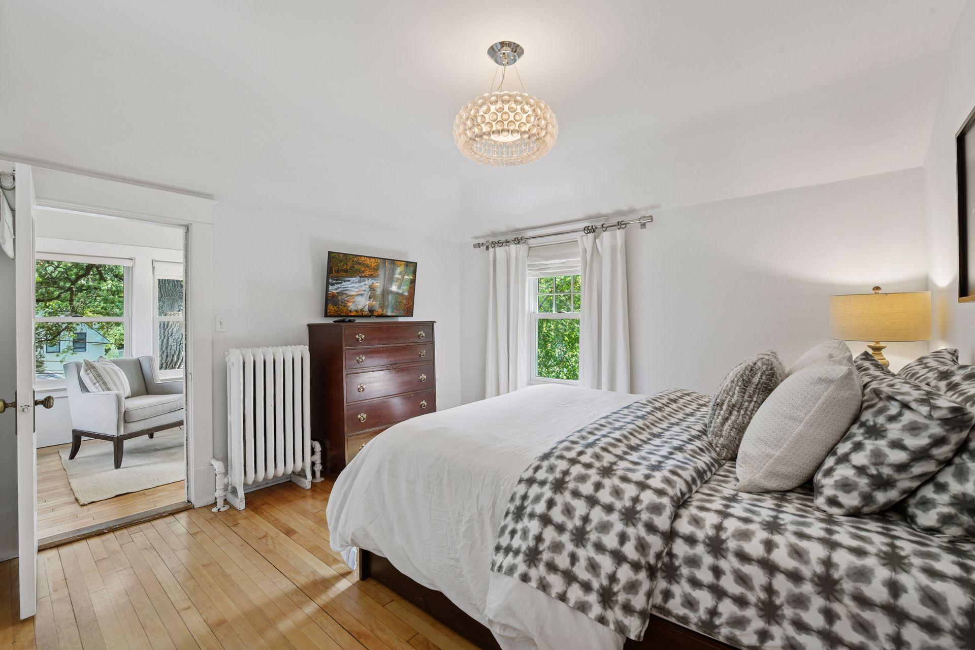 2855 Irving Avenue S