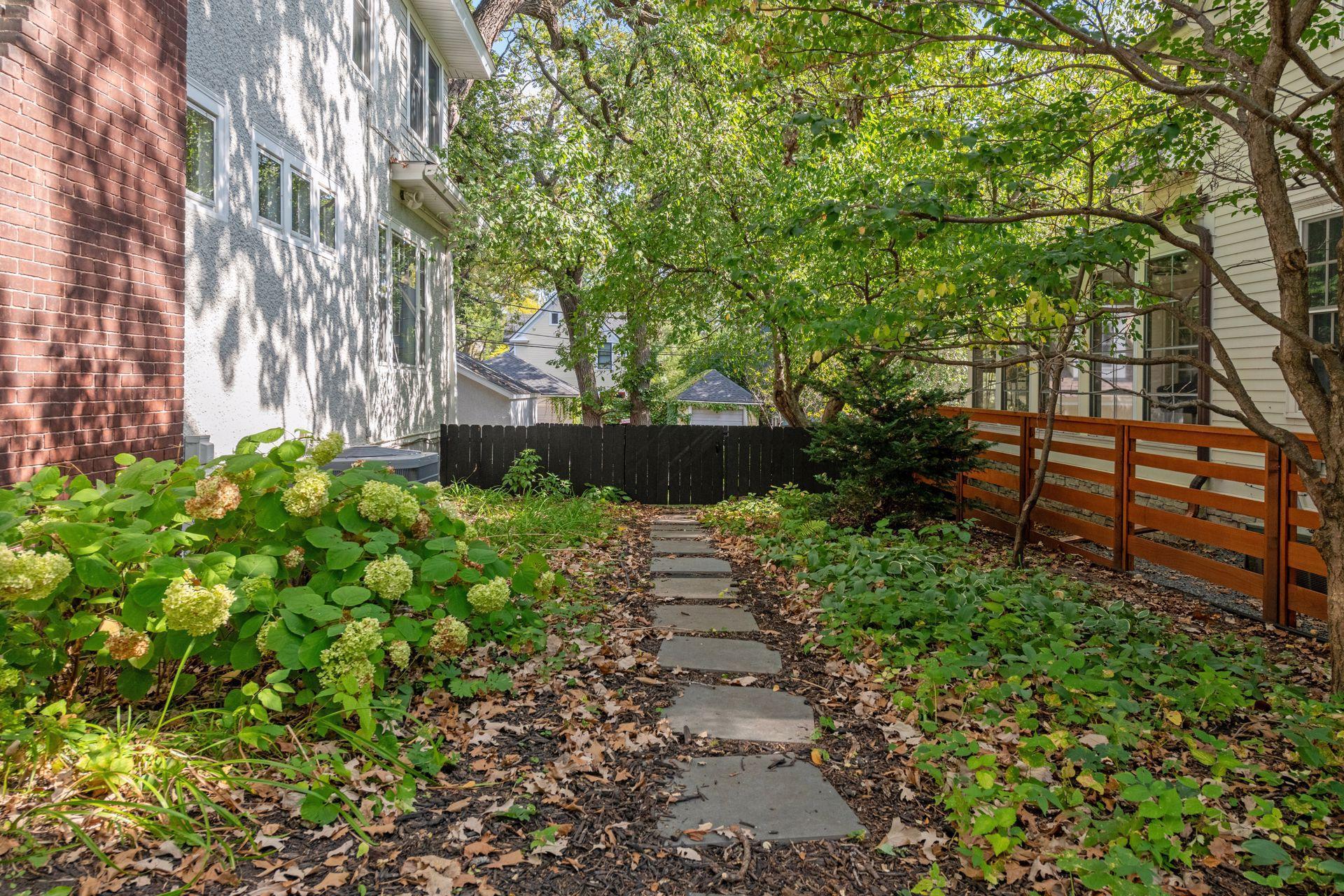 2855 Irving Avenue S