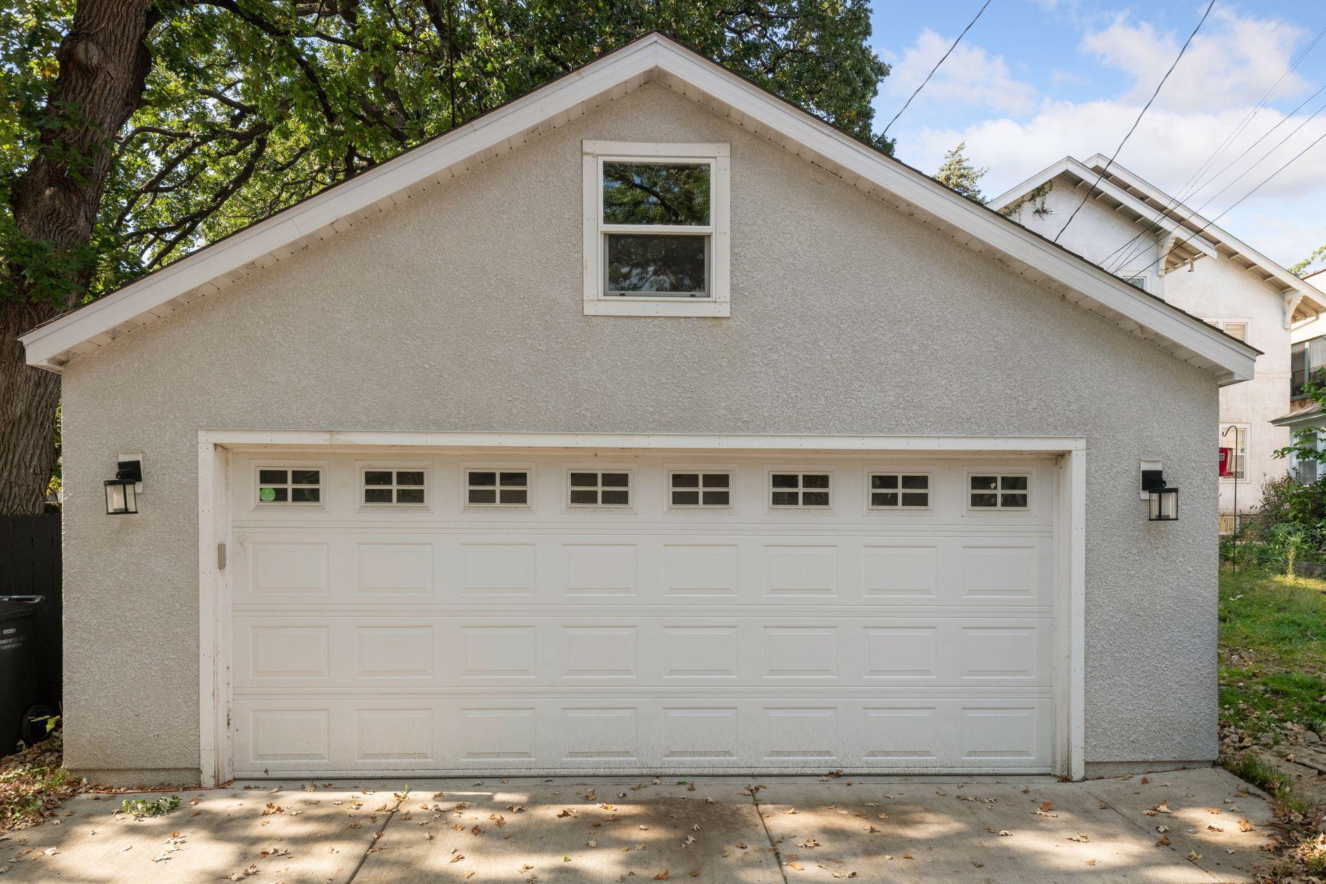 2855 Irving Avenue S