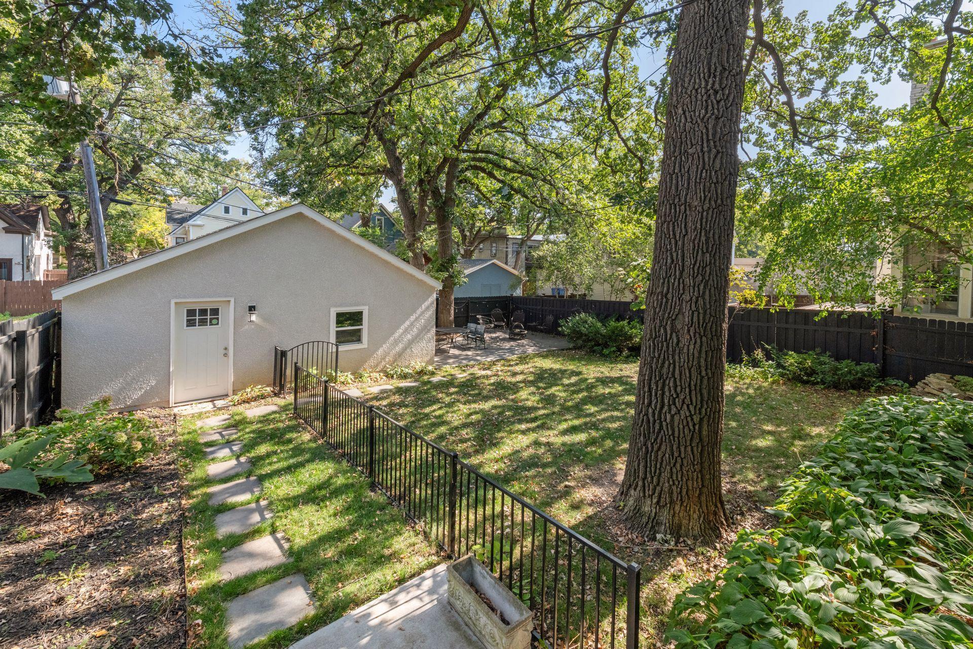 2855 Irving Avenue S