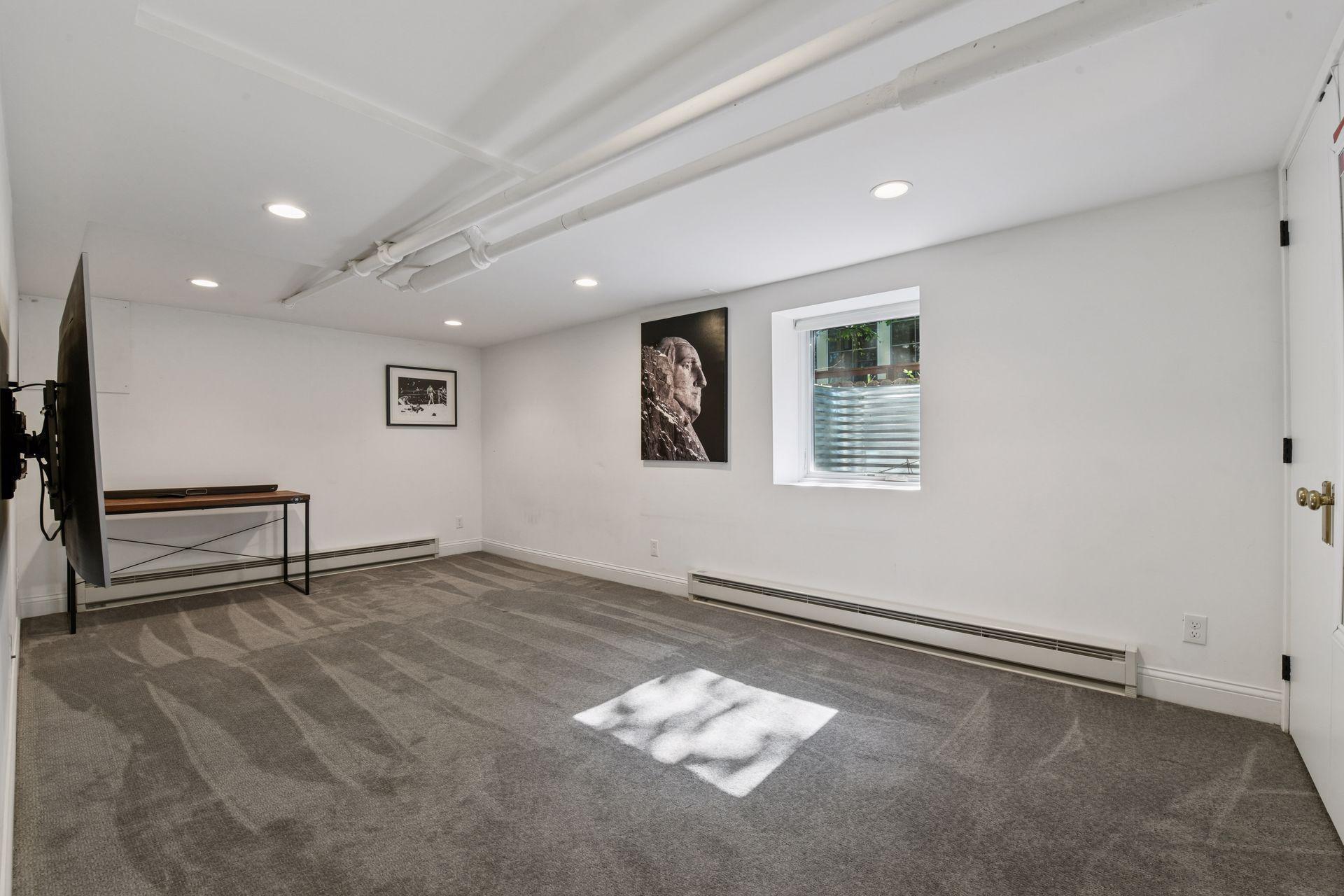 2855 Irving Avenue S